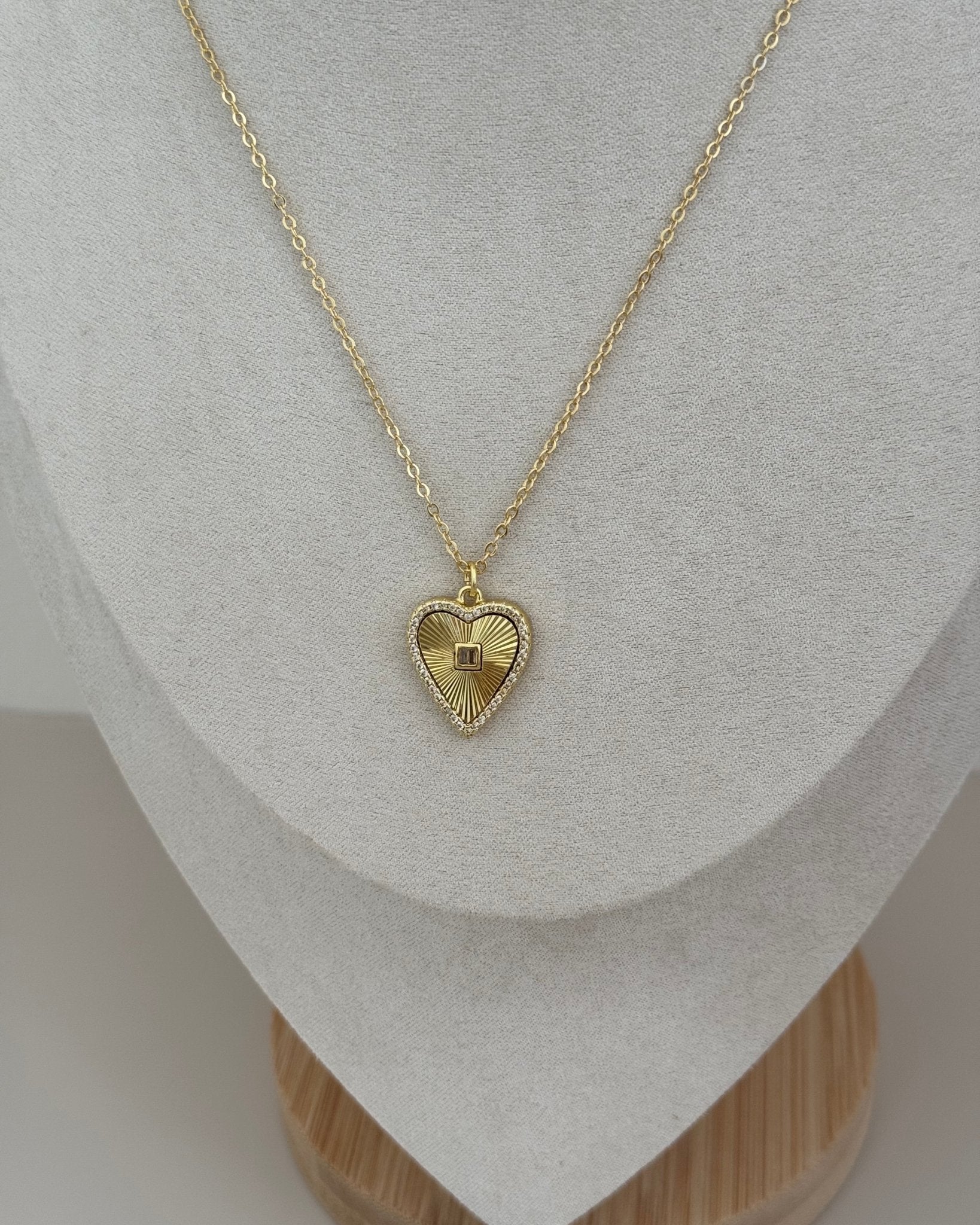 Heart Gold Necklace - LimaLimón Store