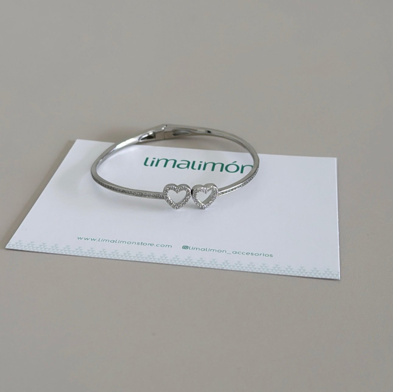 Hearts Bangle - Bracelet | LimaLimón Store - 3