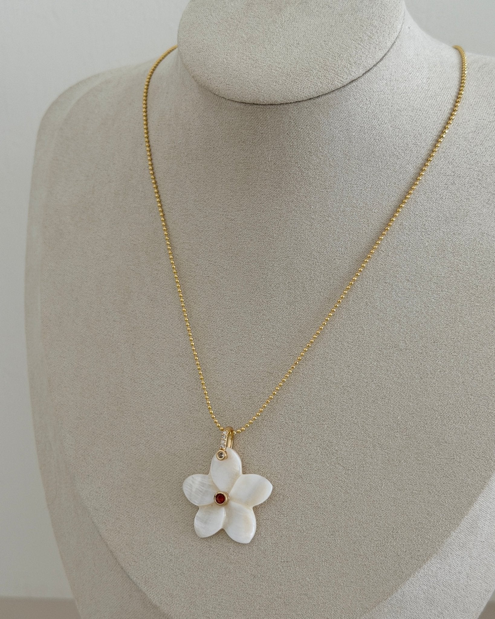Isla Bloom Necklace - Necklaces | LimaLimón Store - 1