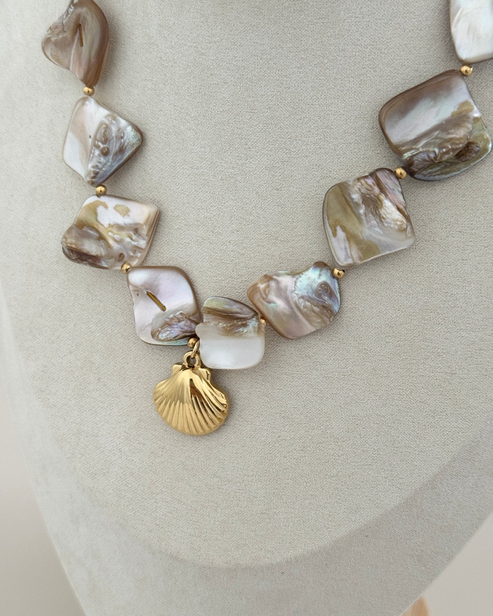Isla Shell Necklace - Necklaces | LimaLimón Store - 3