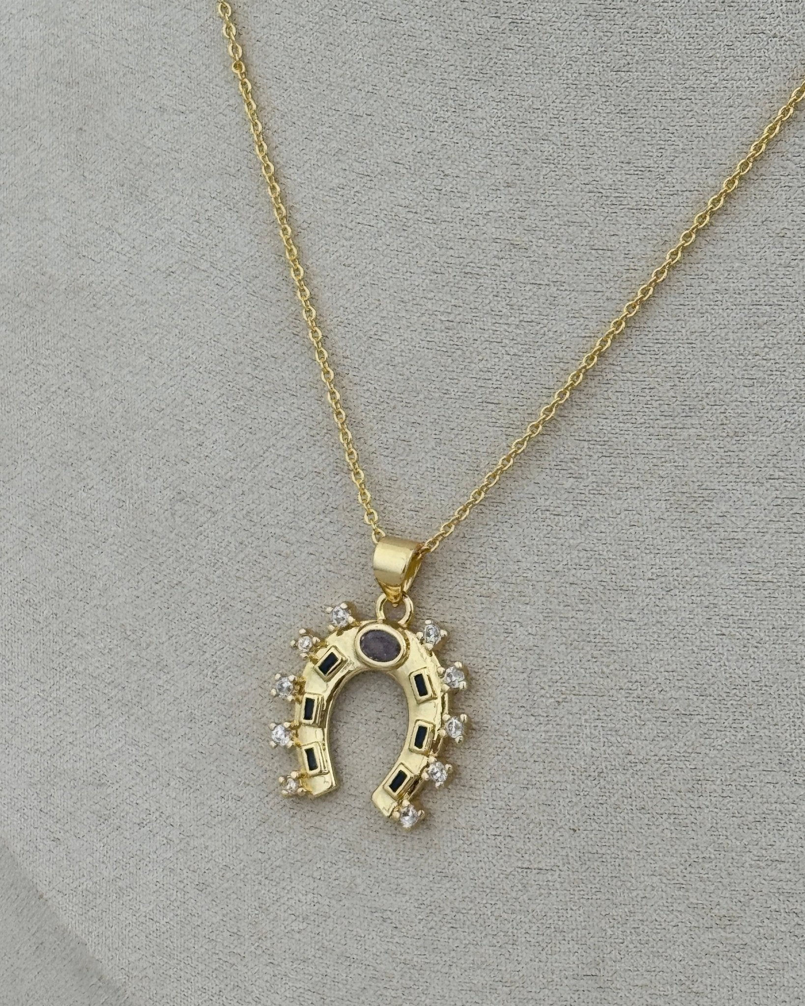 Lucky Charm Horseshoe Necklace - Necklace | LimaLimón Store - 3