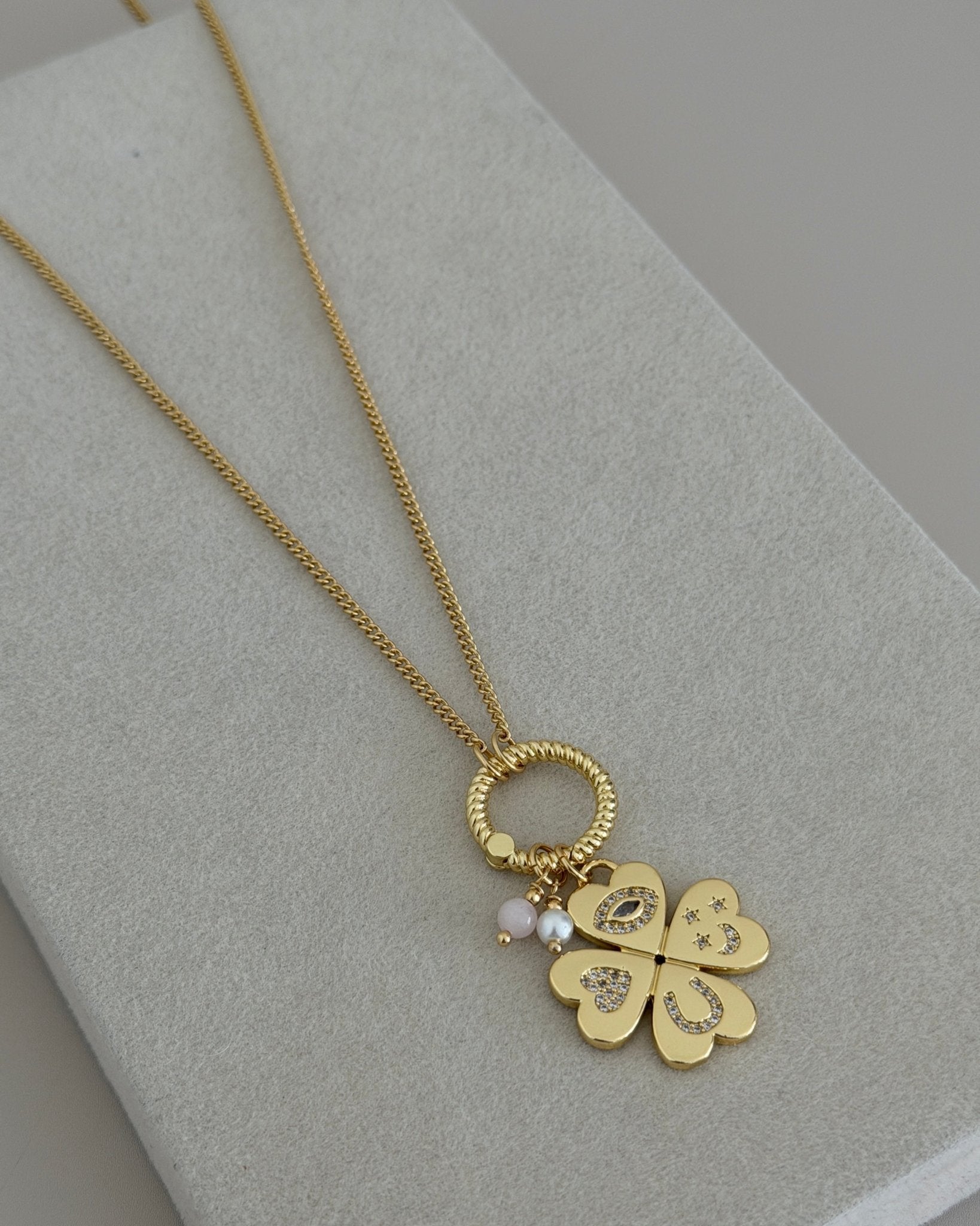 Lucky Clover Charm Necklace - Necklace | LimaLimón Store - 3