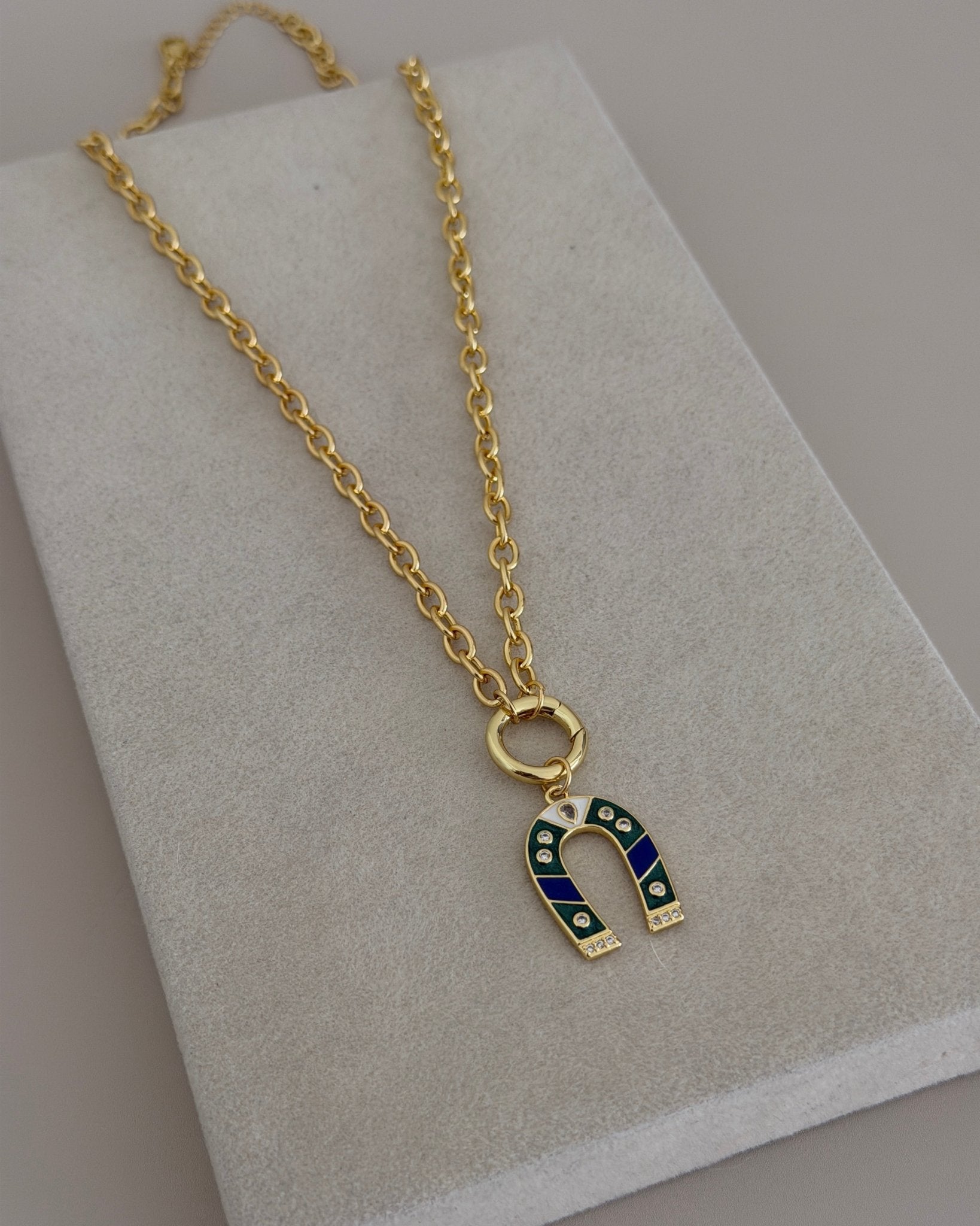 Lucky Horseshoe Charm Necklace - Necklace | LimaLimón Store - 1