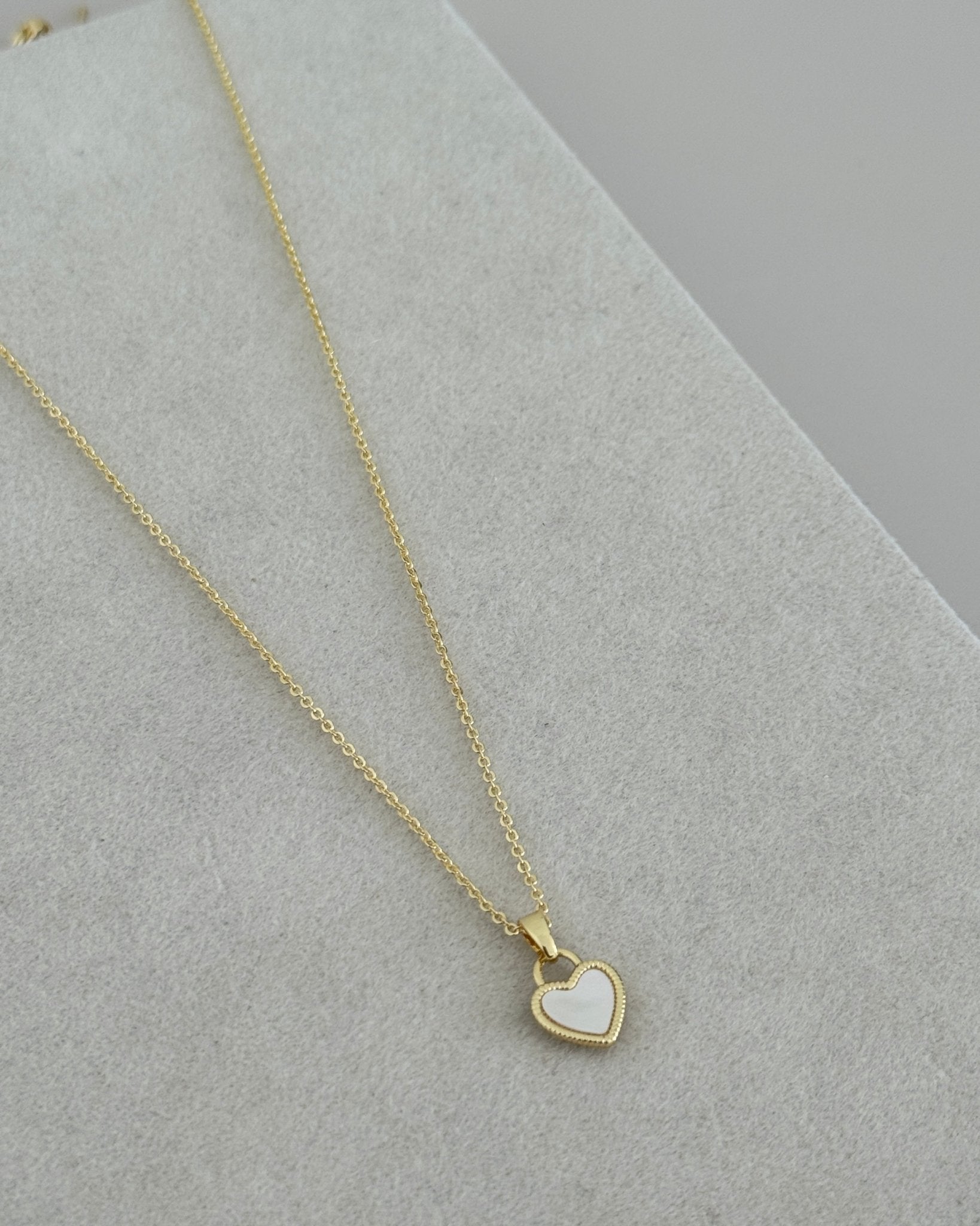 Luminous Mini Heart Necklace - Necklace | LimaLimón Store - 4