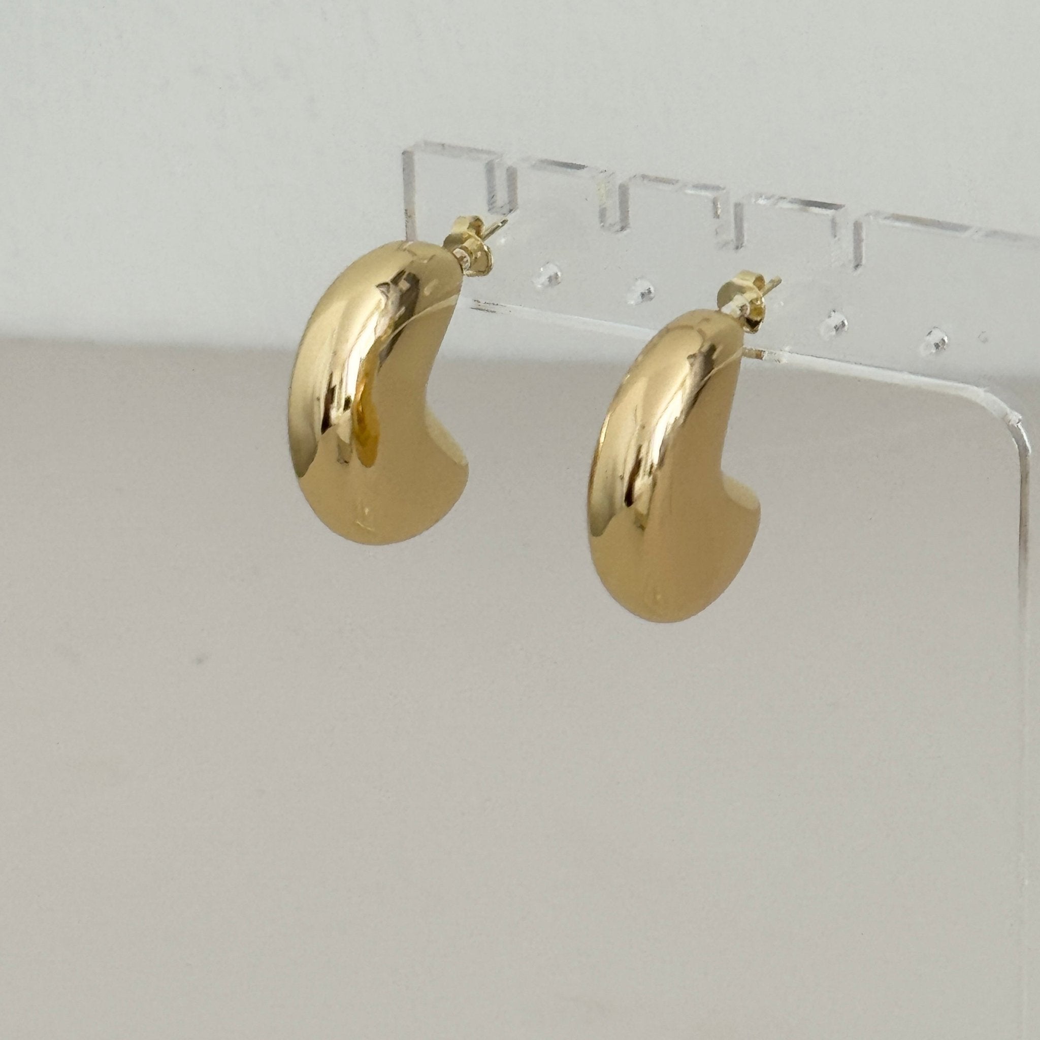 Luna Curve Gold Hoops - Earring | LimaLimón Store - 3
