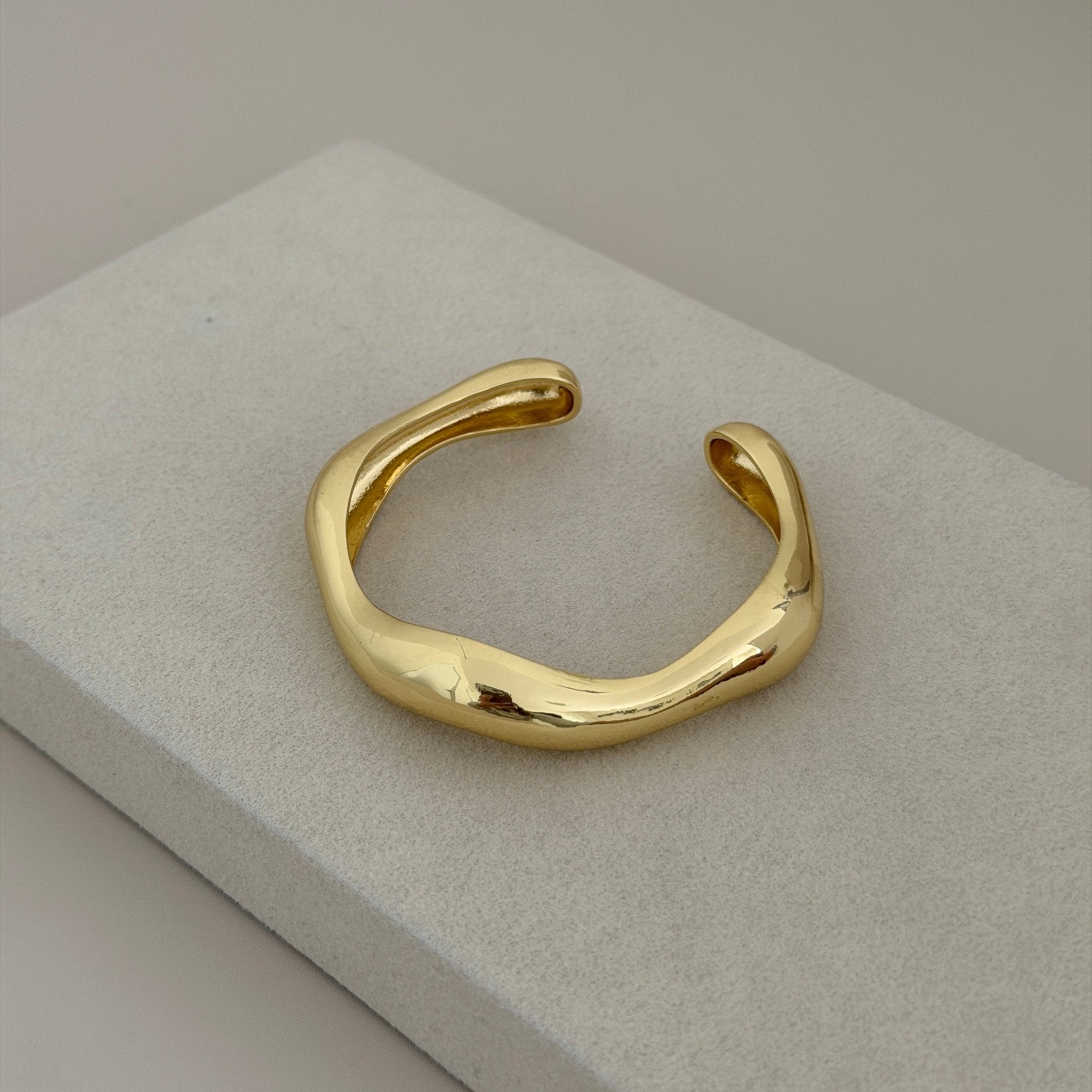 Luna Gold Bangle - Bracelets | LimaLimón Store - 1