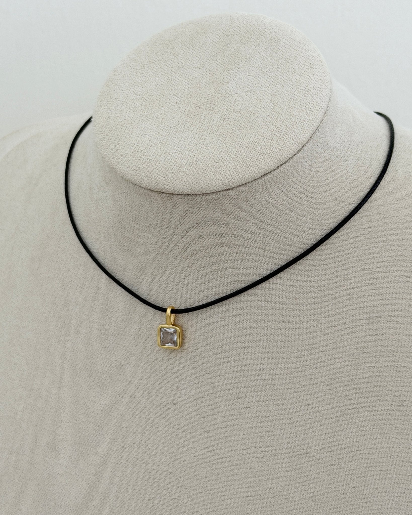 Luna Square Cord Necklace - Necklace | LimaLimón Store - 3