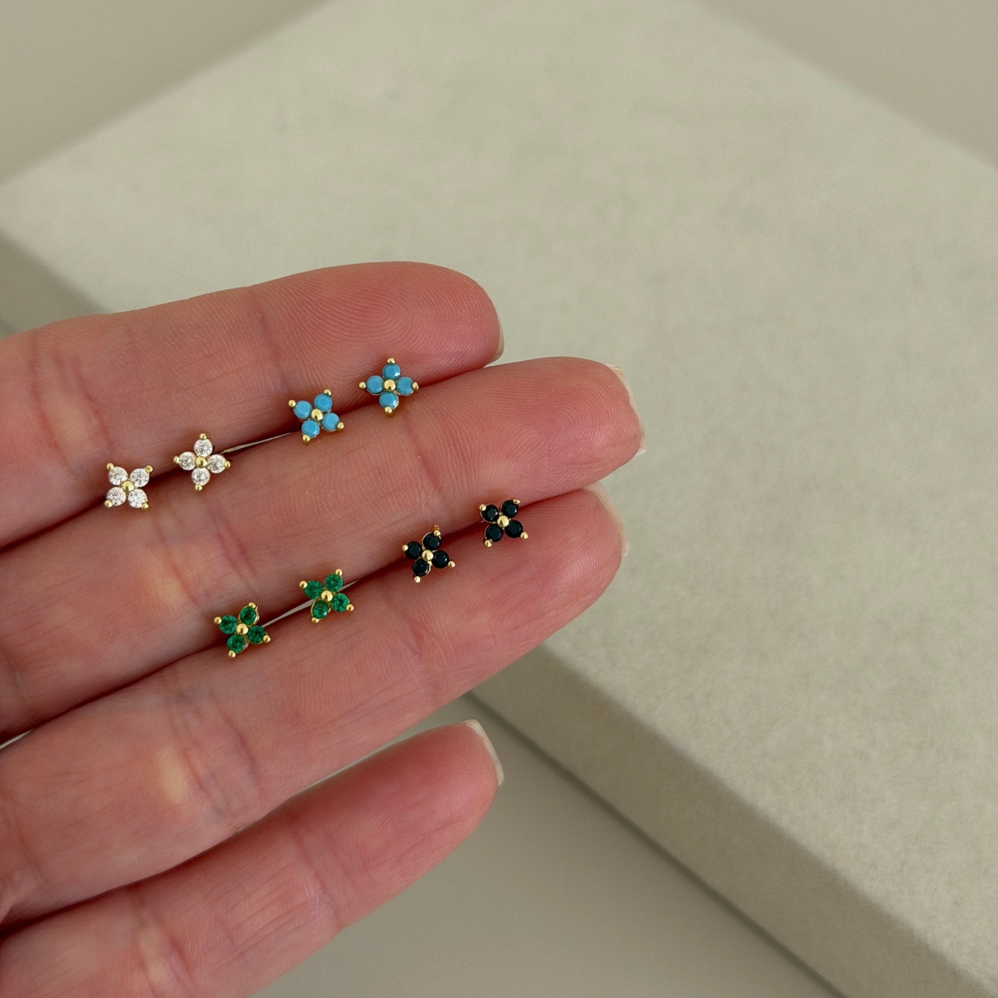 Mini Clover Stud Earrings - Earring | LimaLimón Store - 6