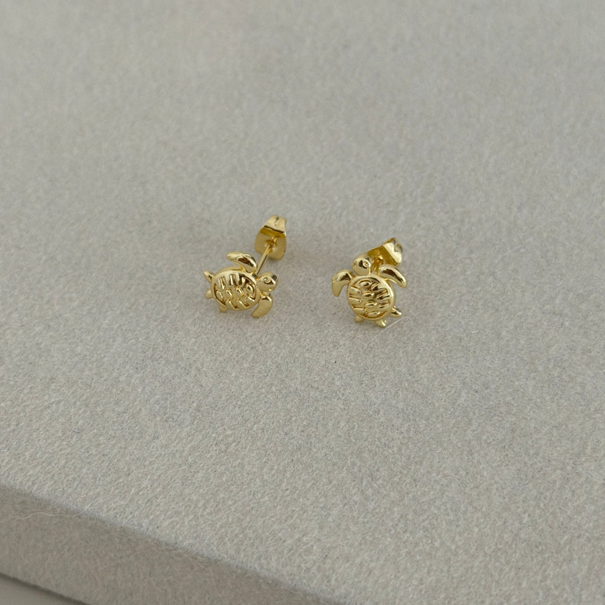Mini Turtle Stud Earrings - Earring | LimaLimón Store - 3