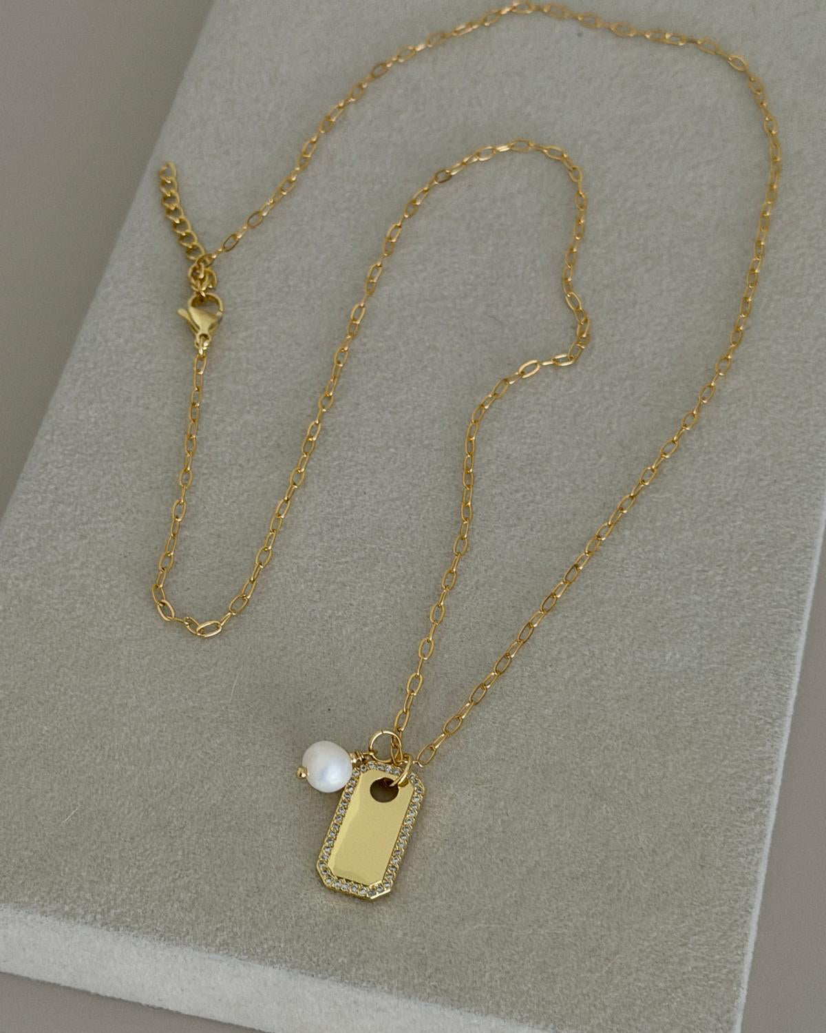 Minimal Tag Pearl Necklace - Necklace | LimaLimón Store - 1