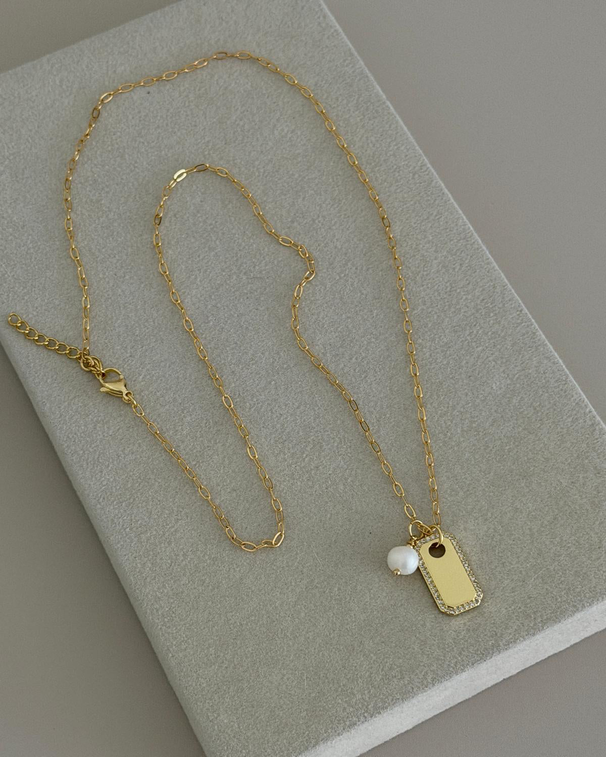 Minimal Tag Pearl Necklace - Necklace | LimaLimón Store - 4