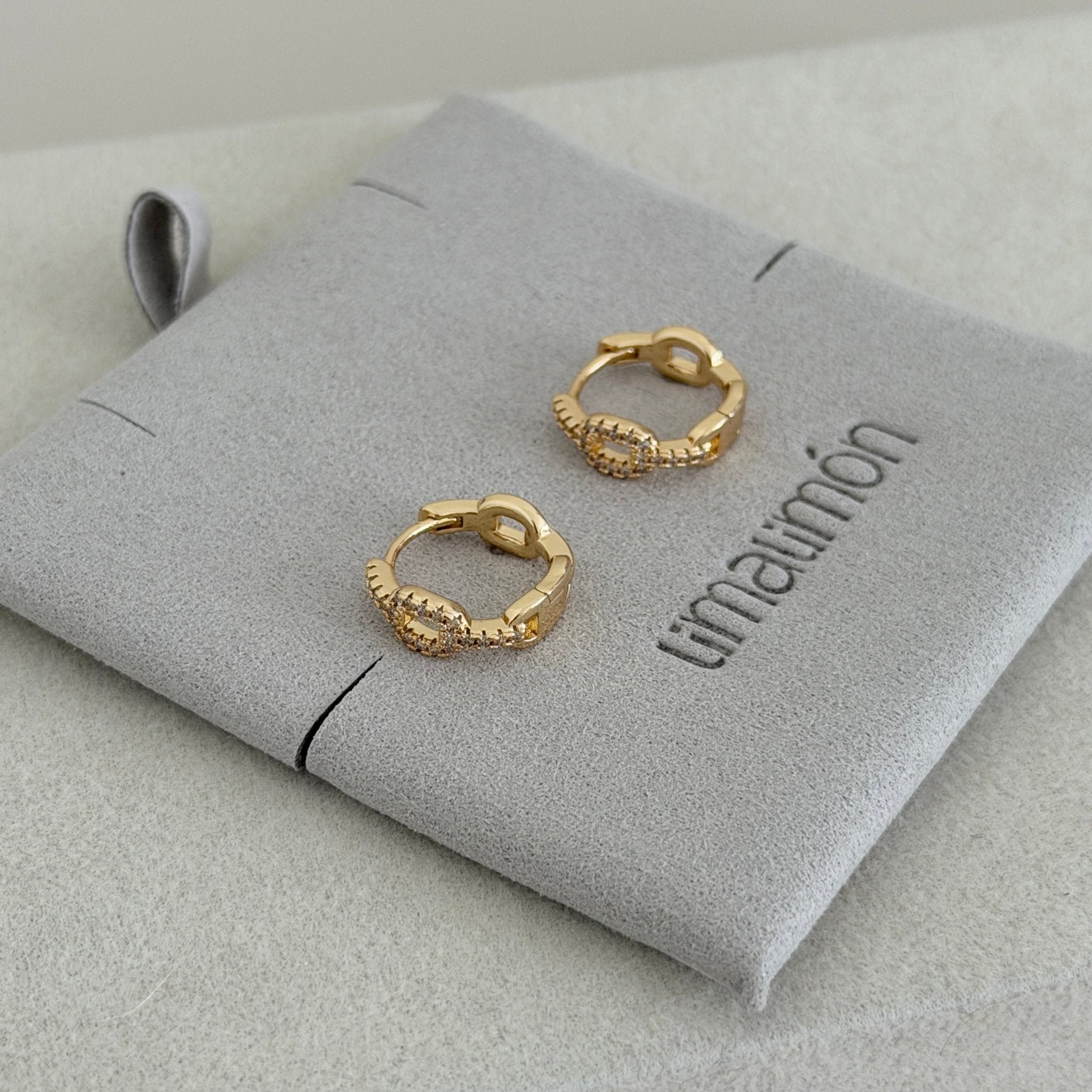 Pavé Oval Mini Hoop Earrings - Earring | LimaLimón Store - 4