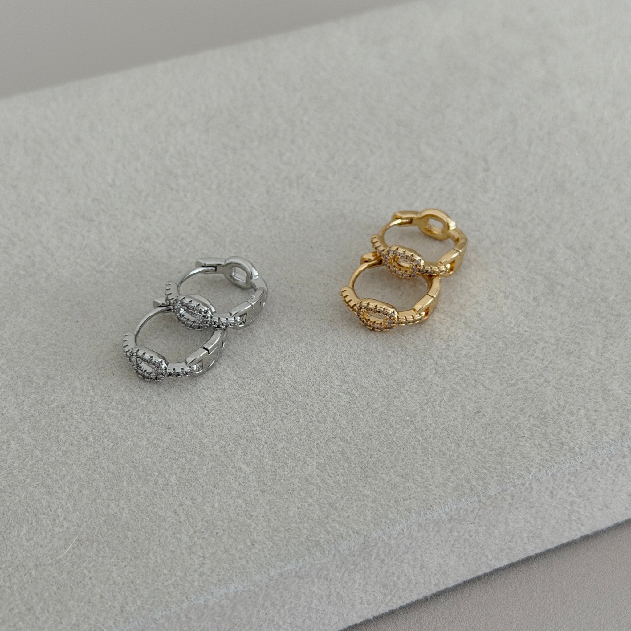 Pavé Oval Mini Hoop Earrings - Earring | LimaLimón Store - 1