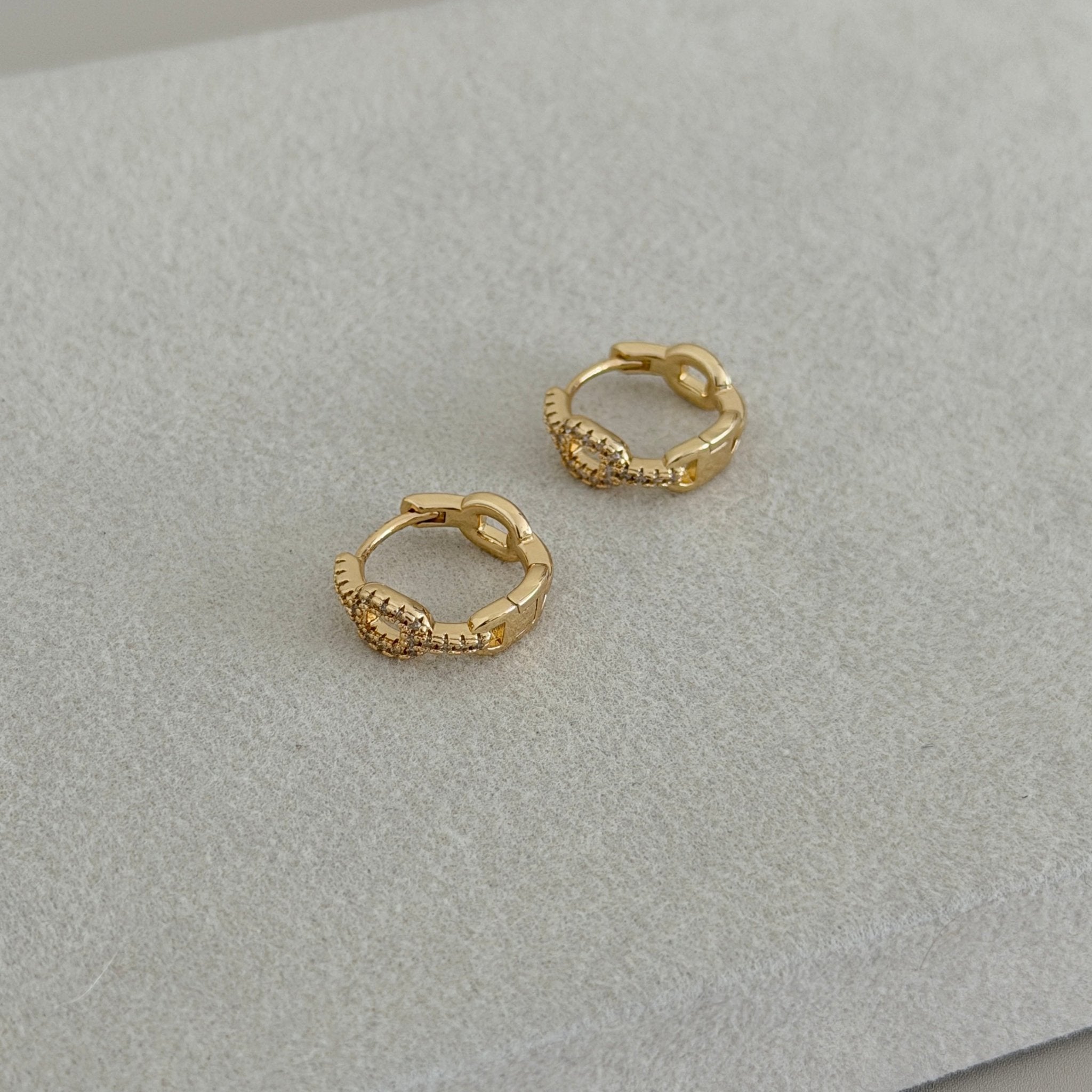 Pavé Oval Mini Hoop Earrings - Earring | LimaLimón Store - 3