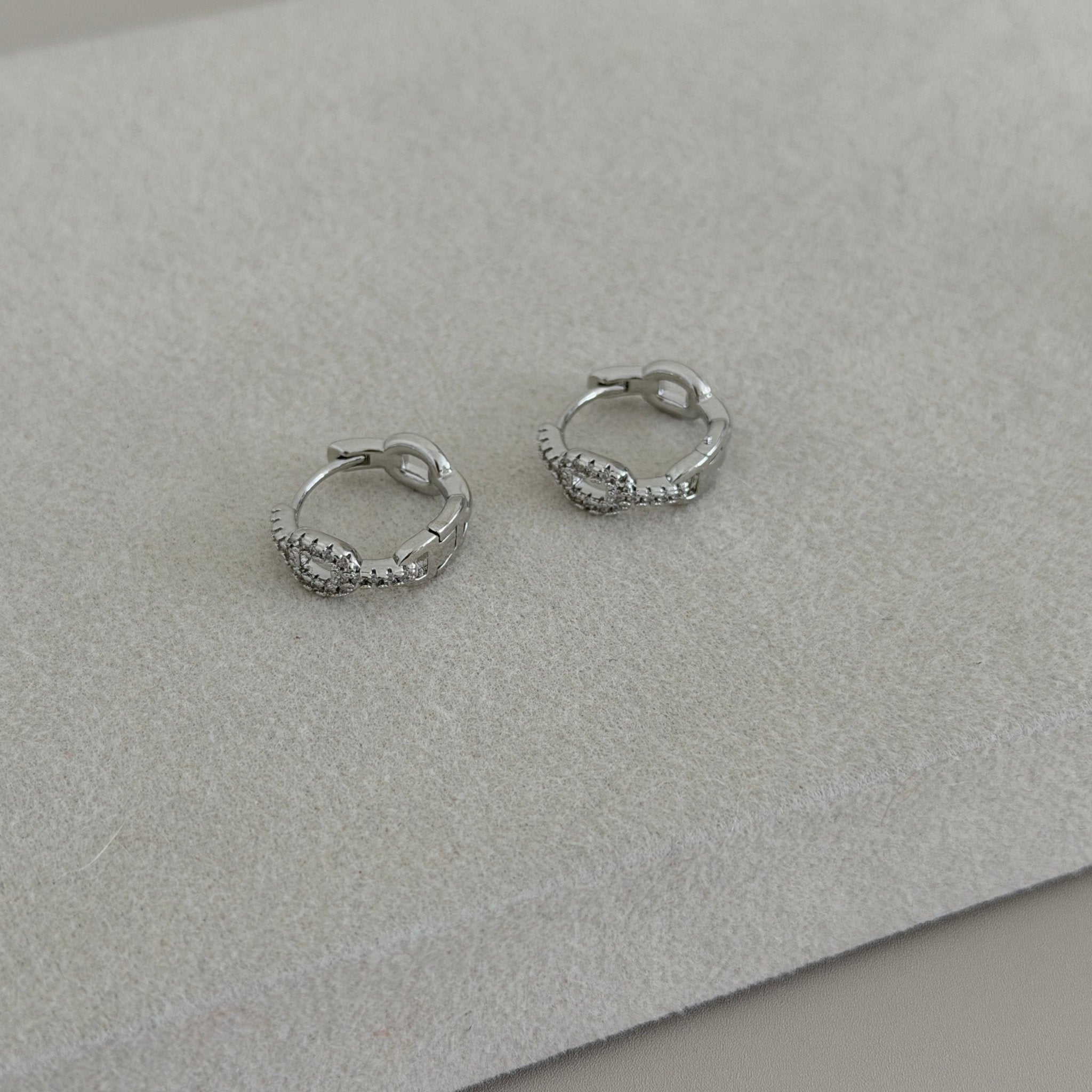 Pavé Oval Mini Hoop Earrings - Earring | LimaLimón Store - 2
