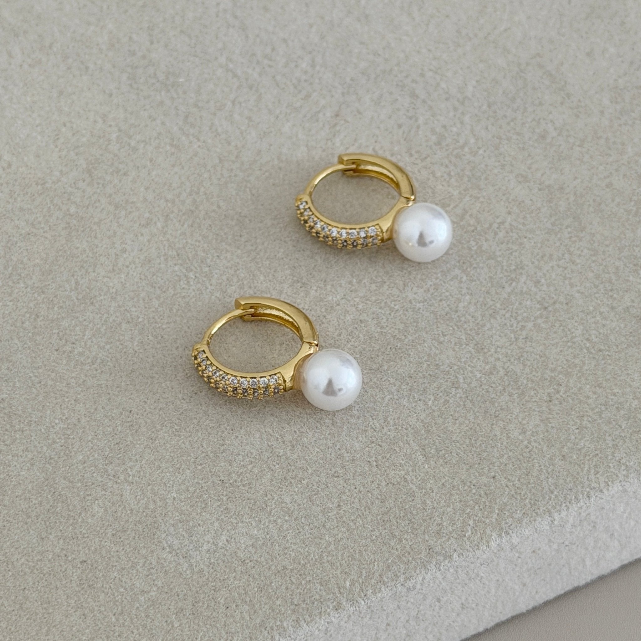 Pearl Charm Pavé Huggie Earrings - Earring | LimaLimón Store - 1