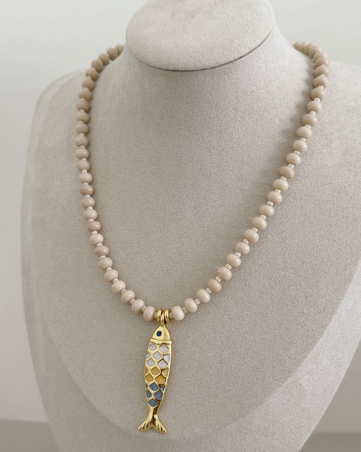 Pearl Coast Fish Necklace - Necklaces | LimaLimón Store - 3