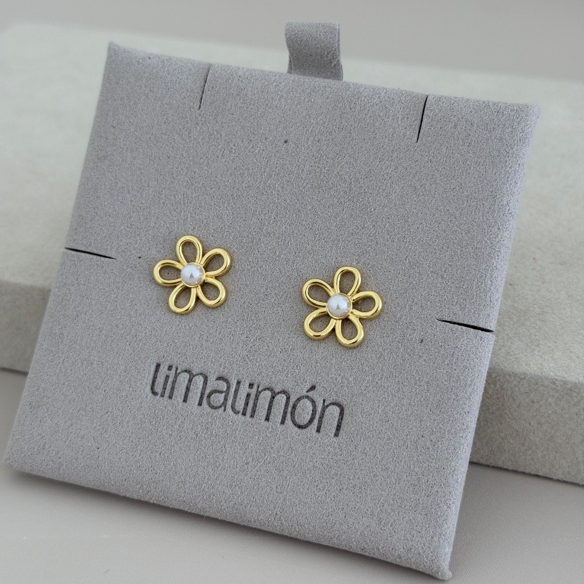 Pearl Flower Stud Earrings - Earring | LimaLimón Store - 3