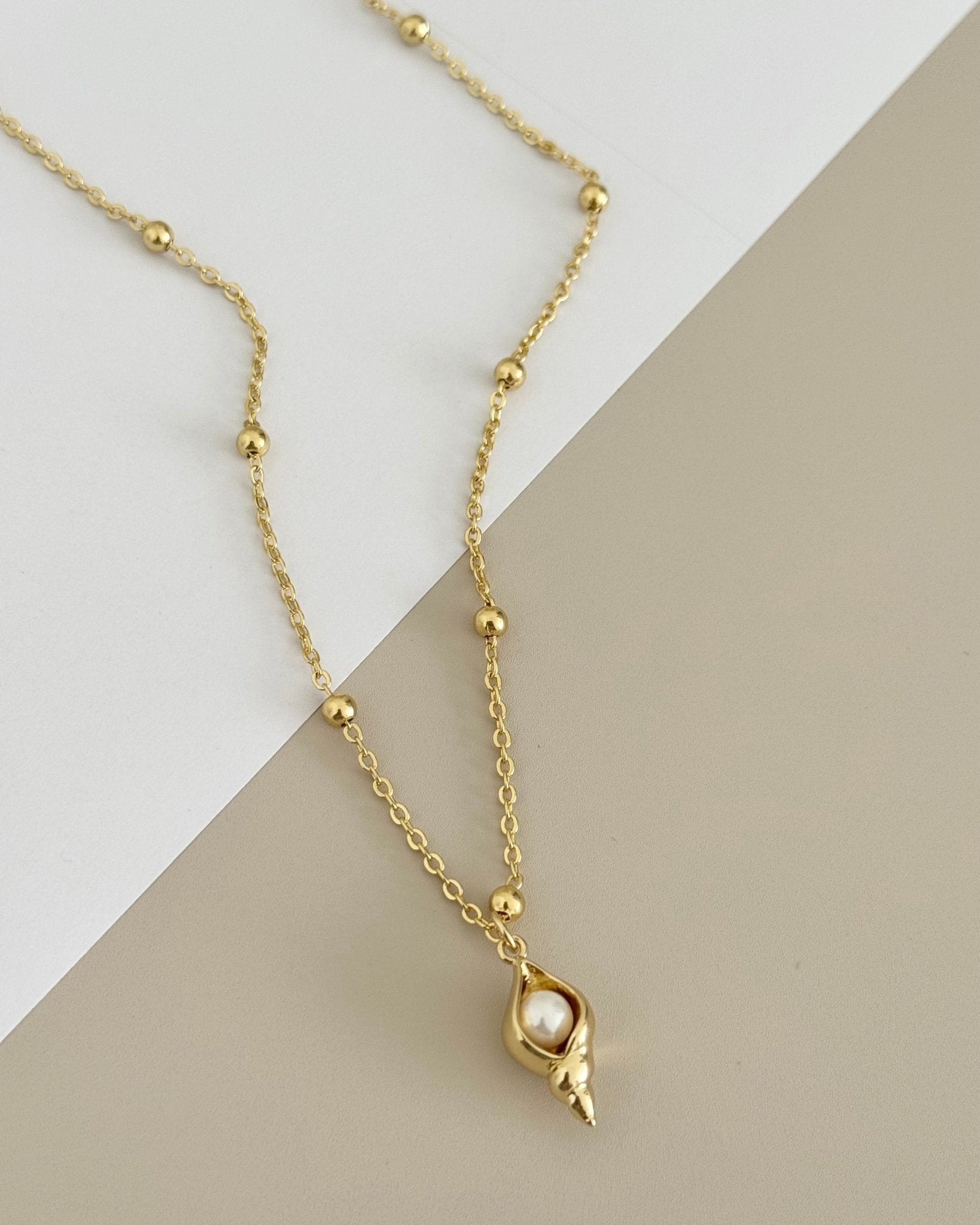 Pearl Gold Necklace - Necklace | LimaLimón Store - 1