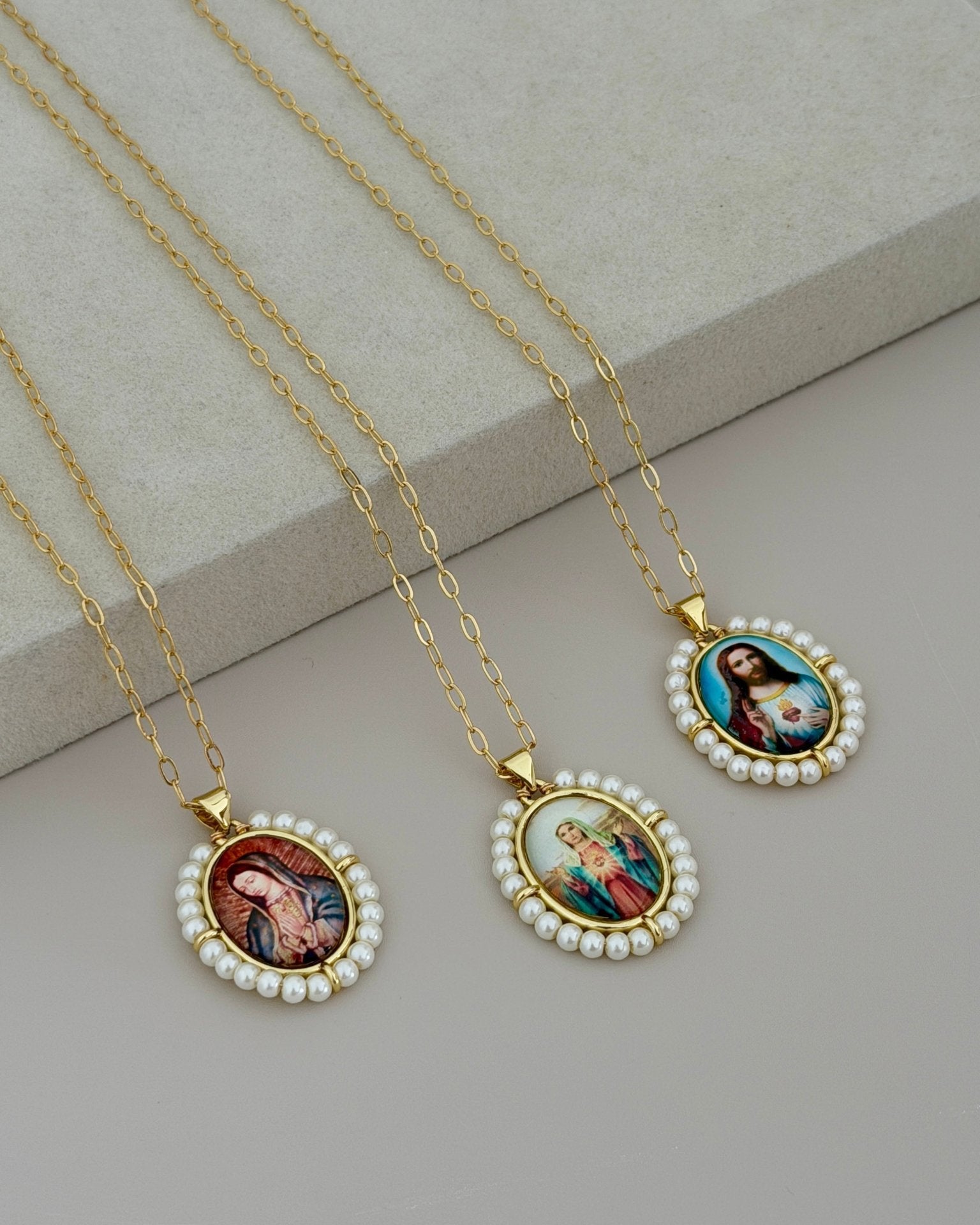 Pearl Halo Religious Necklace - Necklaces | LimaLimón Store - 6