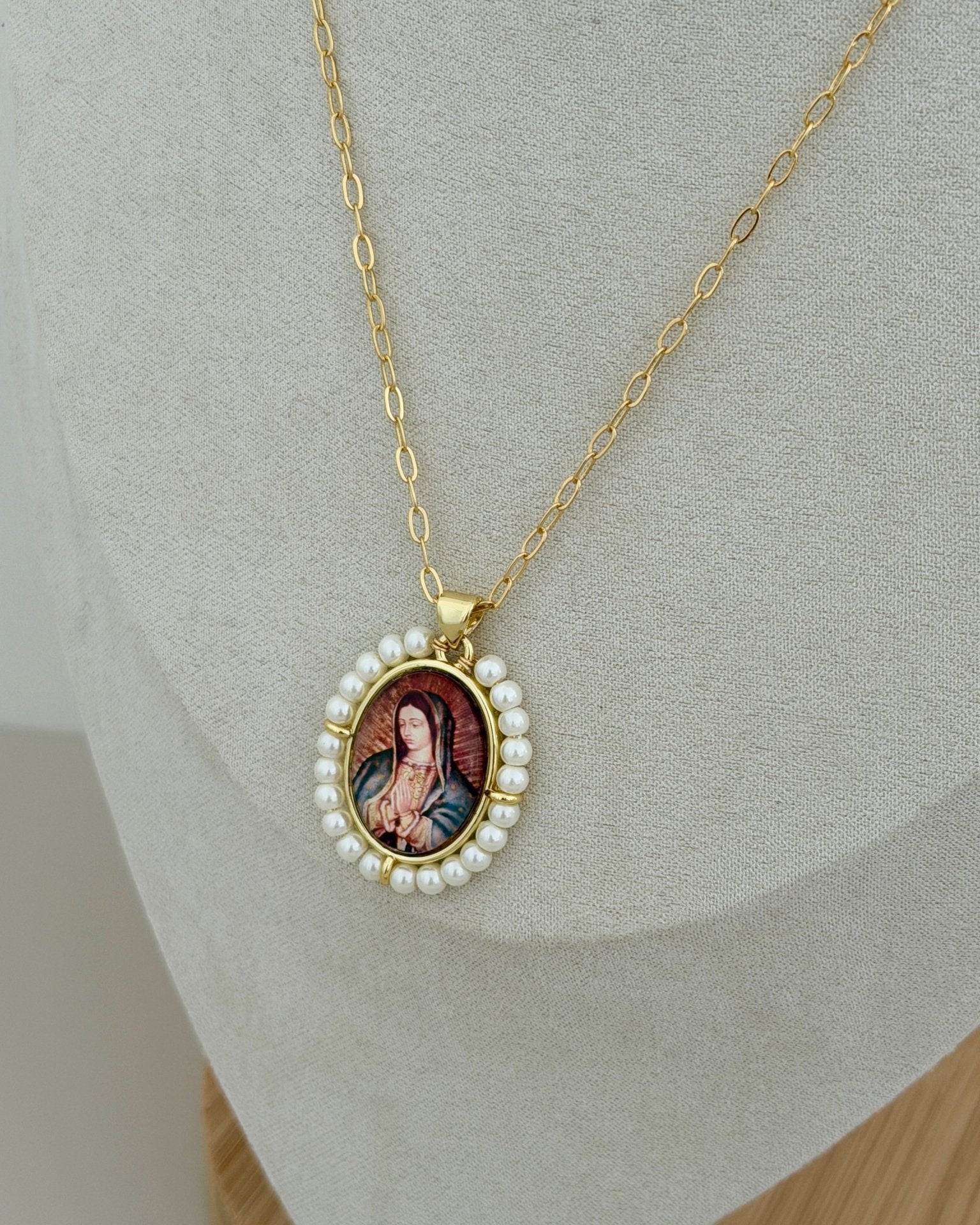 Pearl Halo Religious Necklace - Necklaces | LimaLimón Store - 5