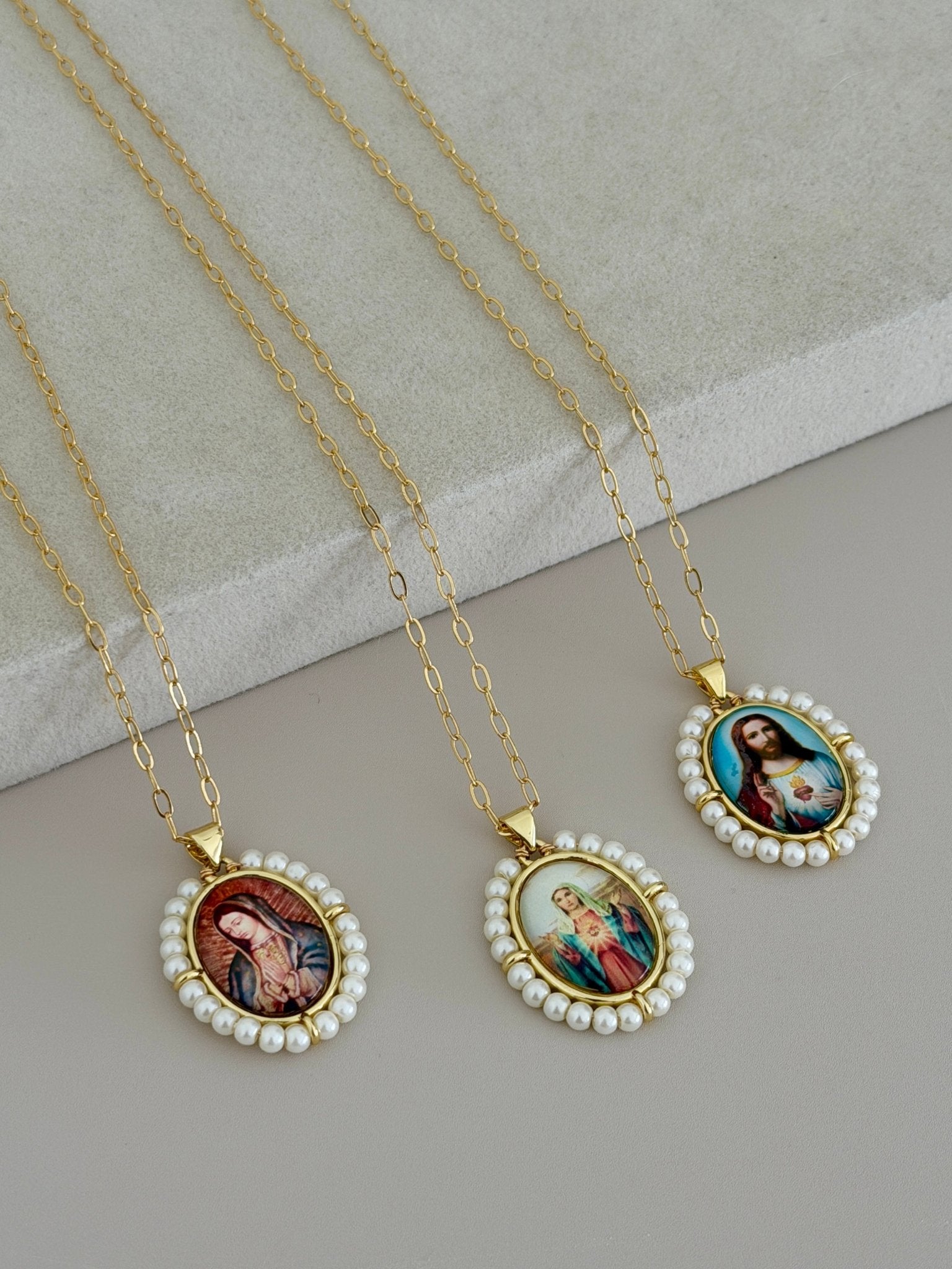 Pearl Halo Religious Necklace - Necklaces | LimaLimón Store - 4