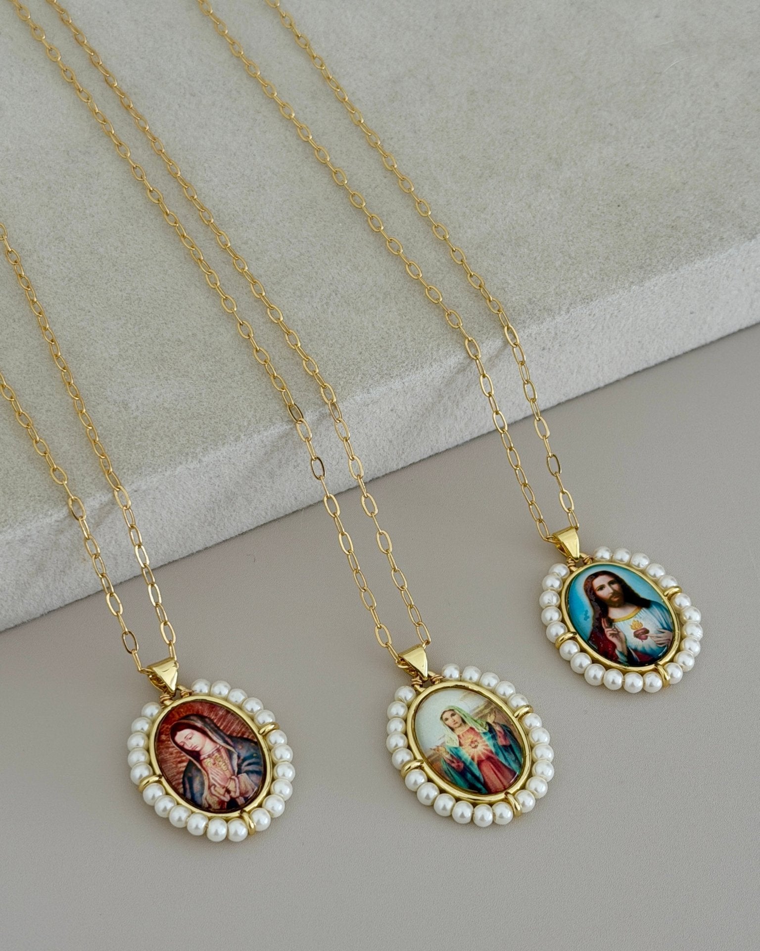Pearl Halo Religious Necklace - Necklaces | LimaLimón Store - 4