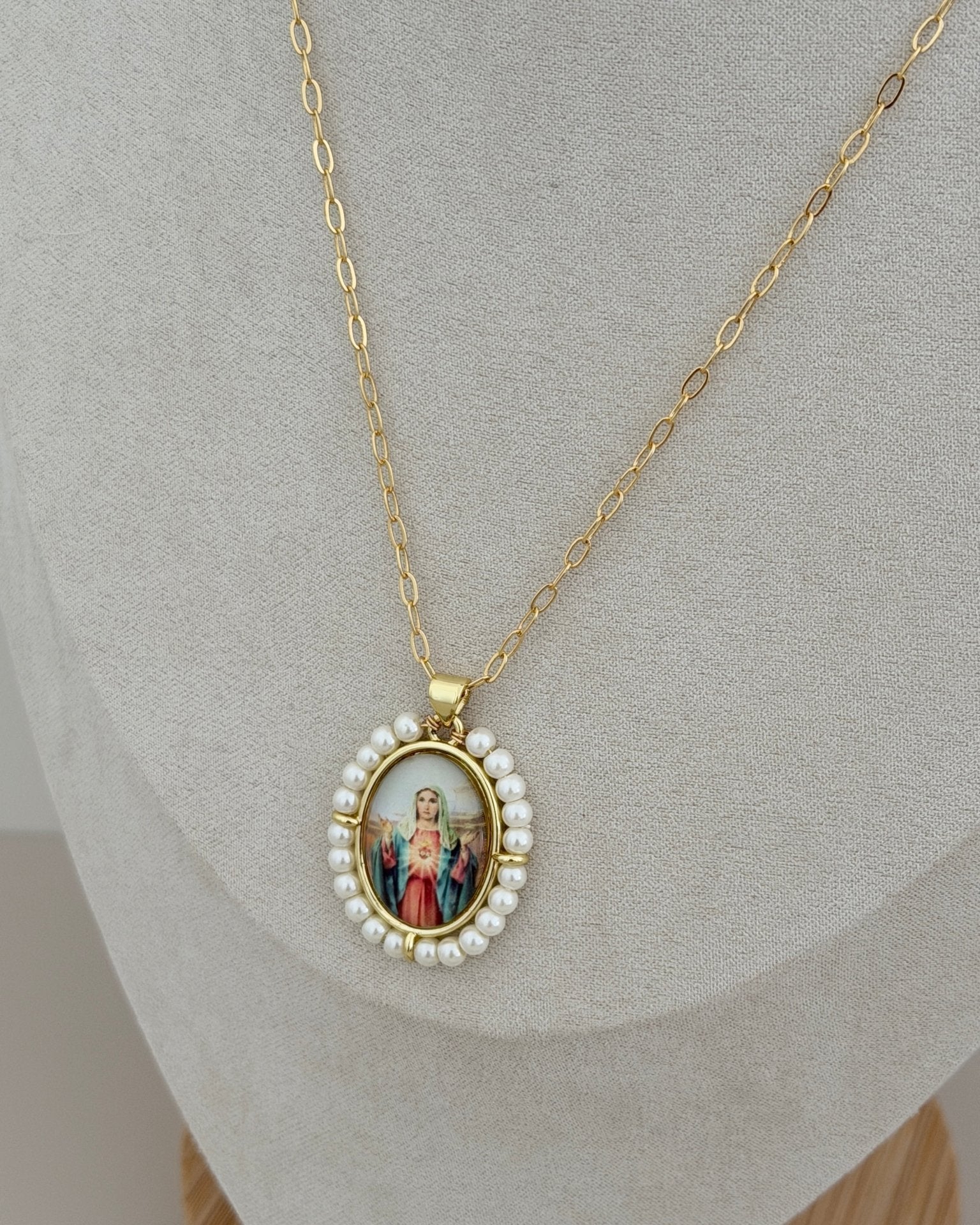Pearl Halo Religious Necklace - Necklaces | LimaLimón Store - 2