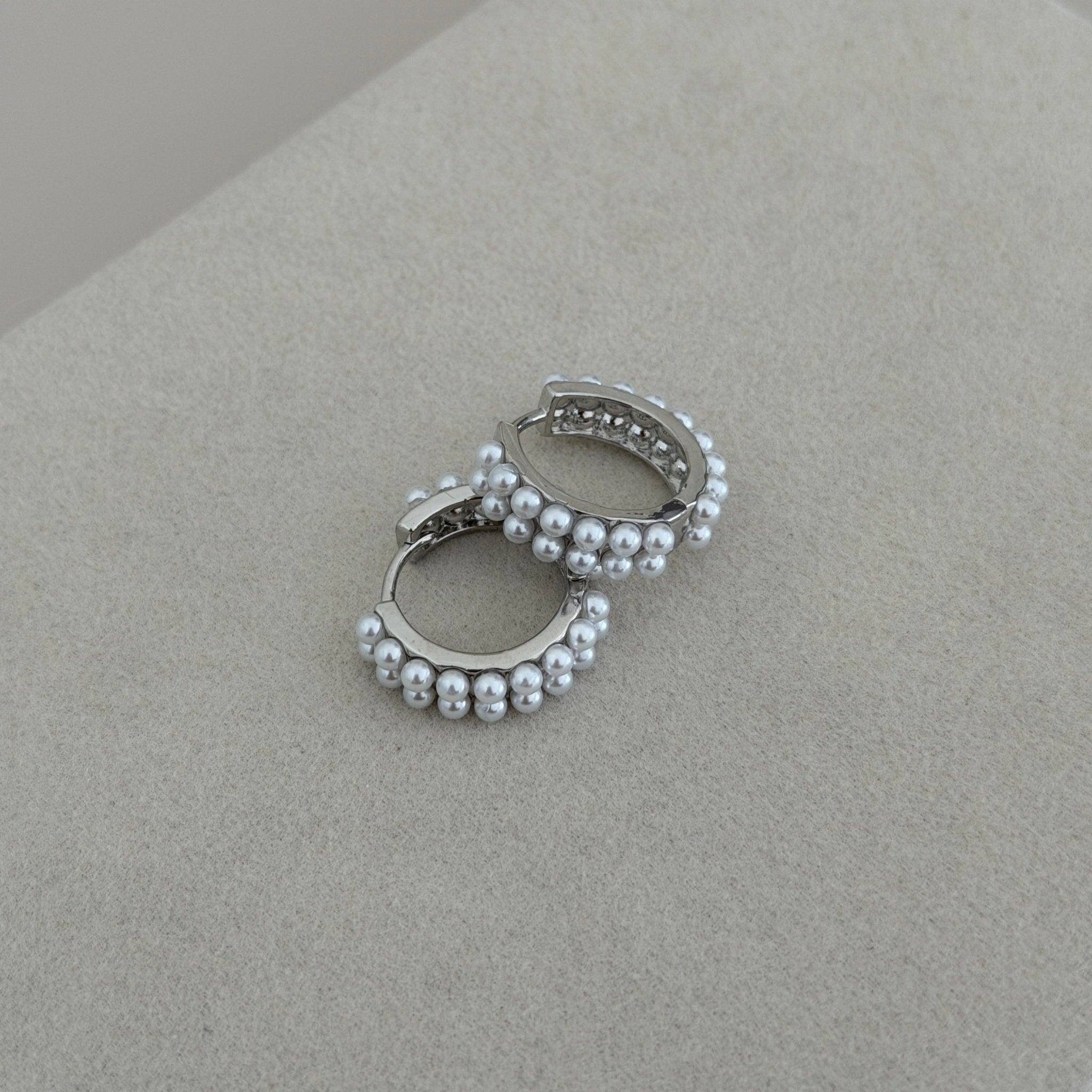 Pearl Huggie Hoop Earrings - Earring | LimaLimón Store - 3
