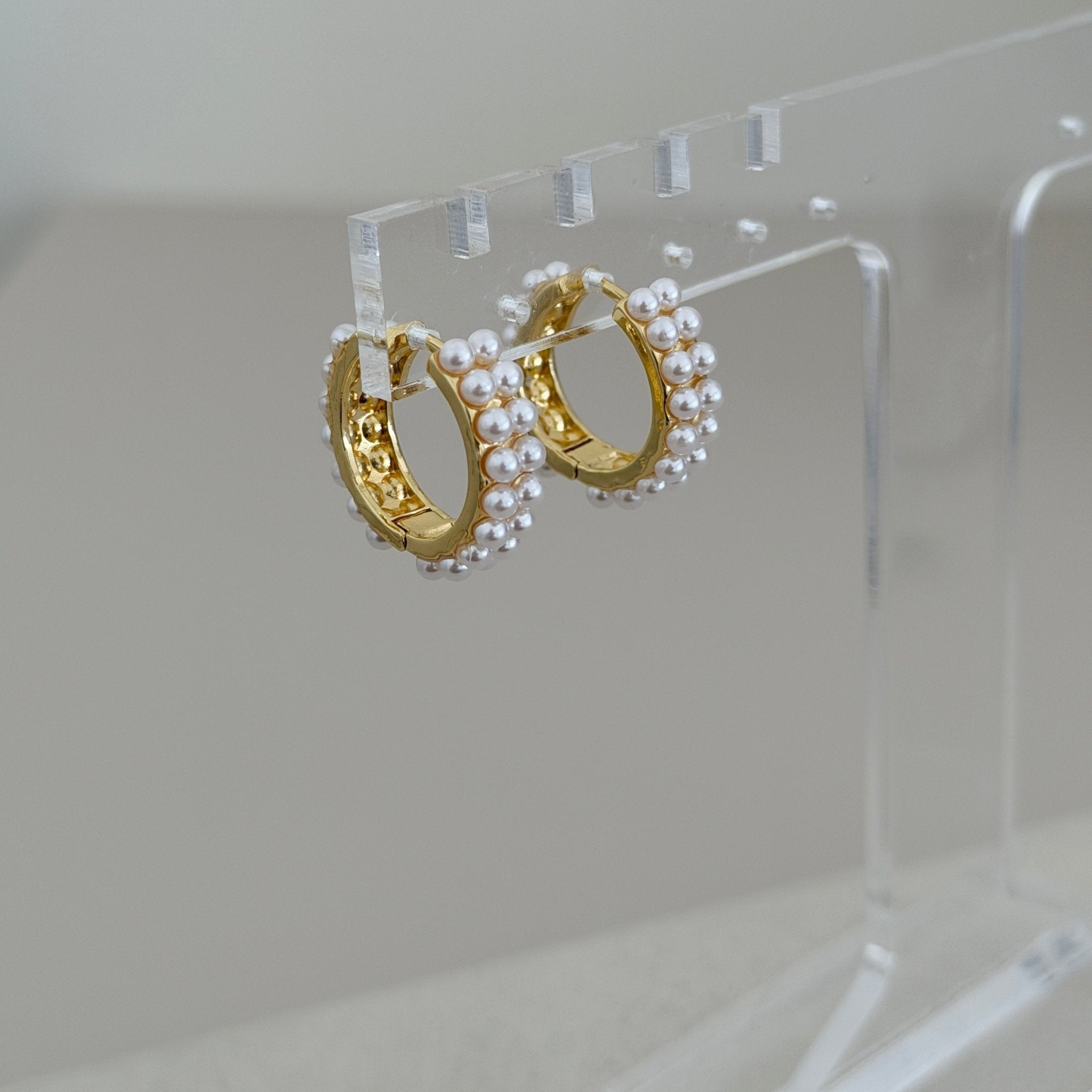 Pearl Huggie Hoop Earrings - Earring | LimaLimón Store - 5