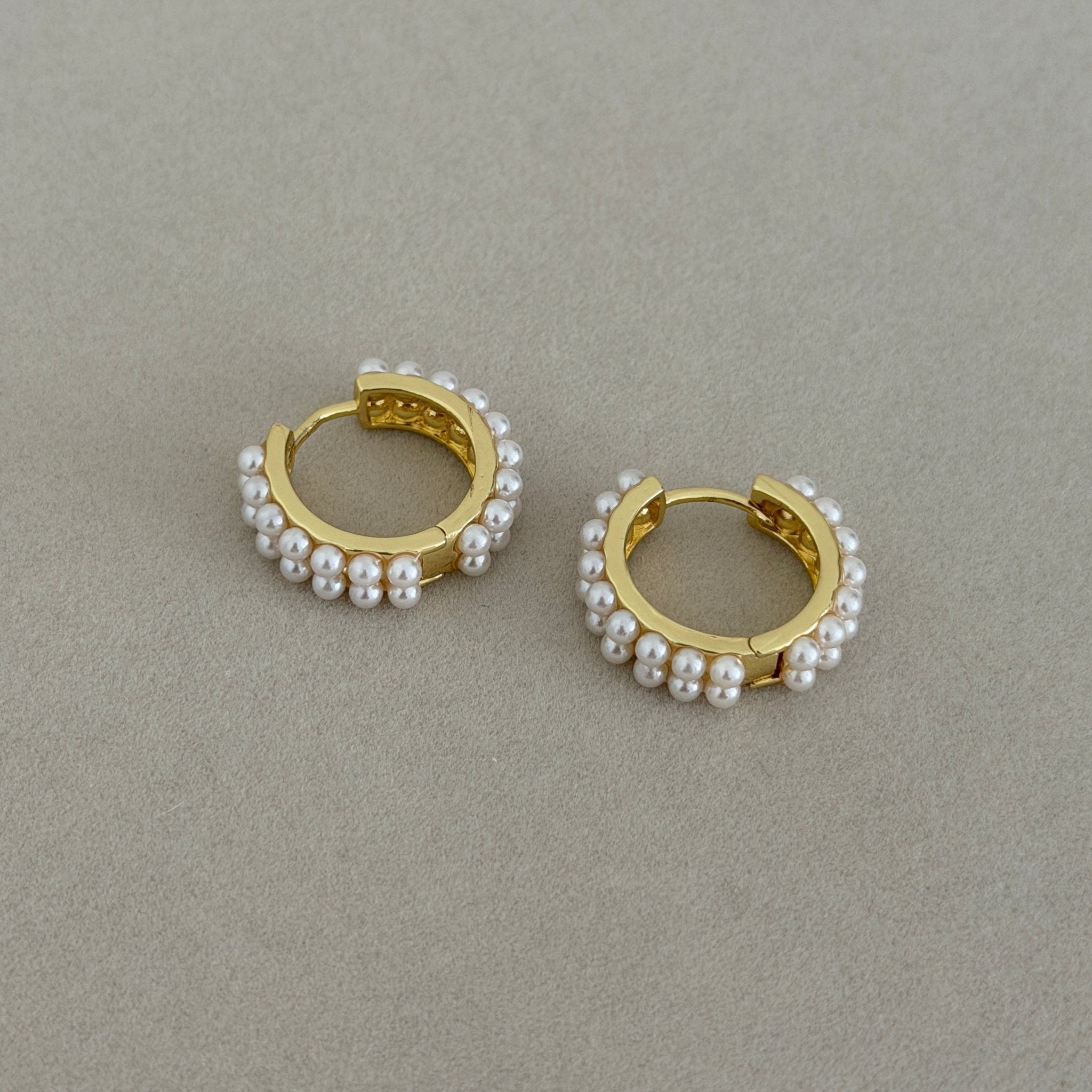 Pearl Mini Hoop Earrings - Earring | LimaLimón Store - 1