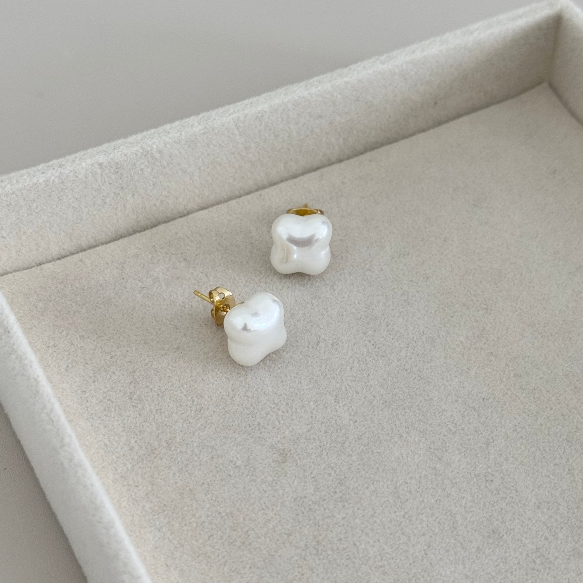 Pearl Stud - Earring | LimaLimón Store - 3