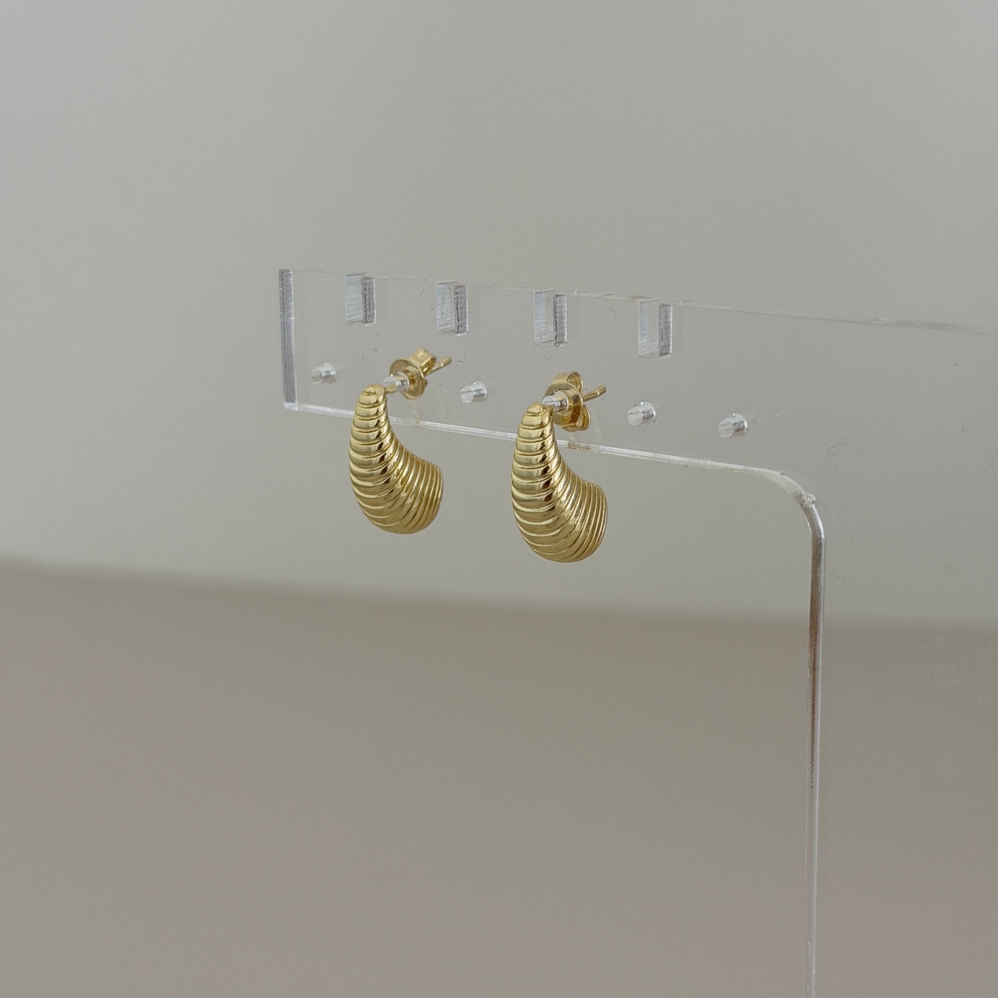 Ribbed Gold Drop Earrings - Earring | LimaLimón Store - 4