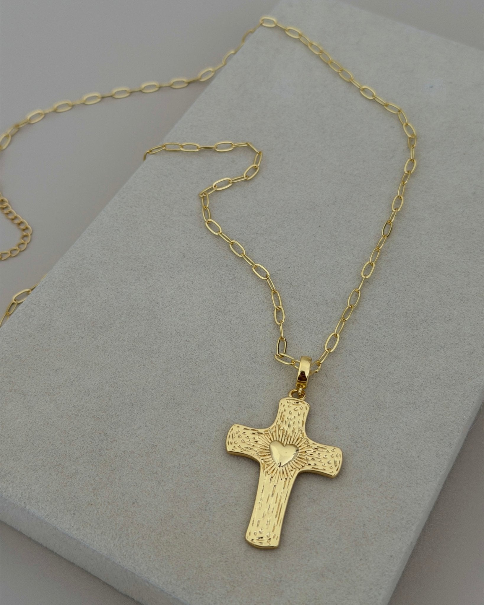 Sacred Heart Cross Necklace - Necklace | LimaLimón Store - 1