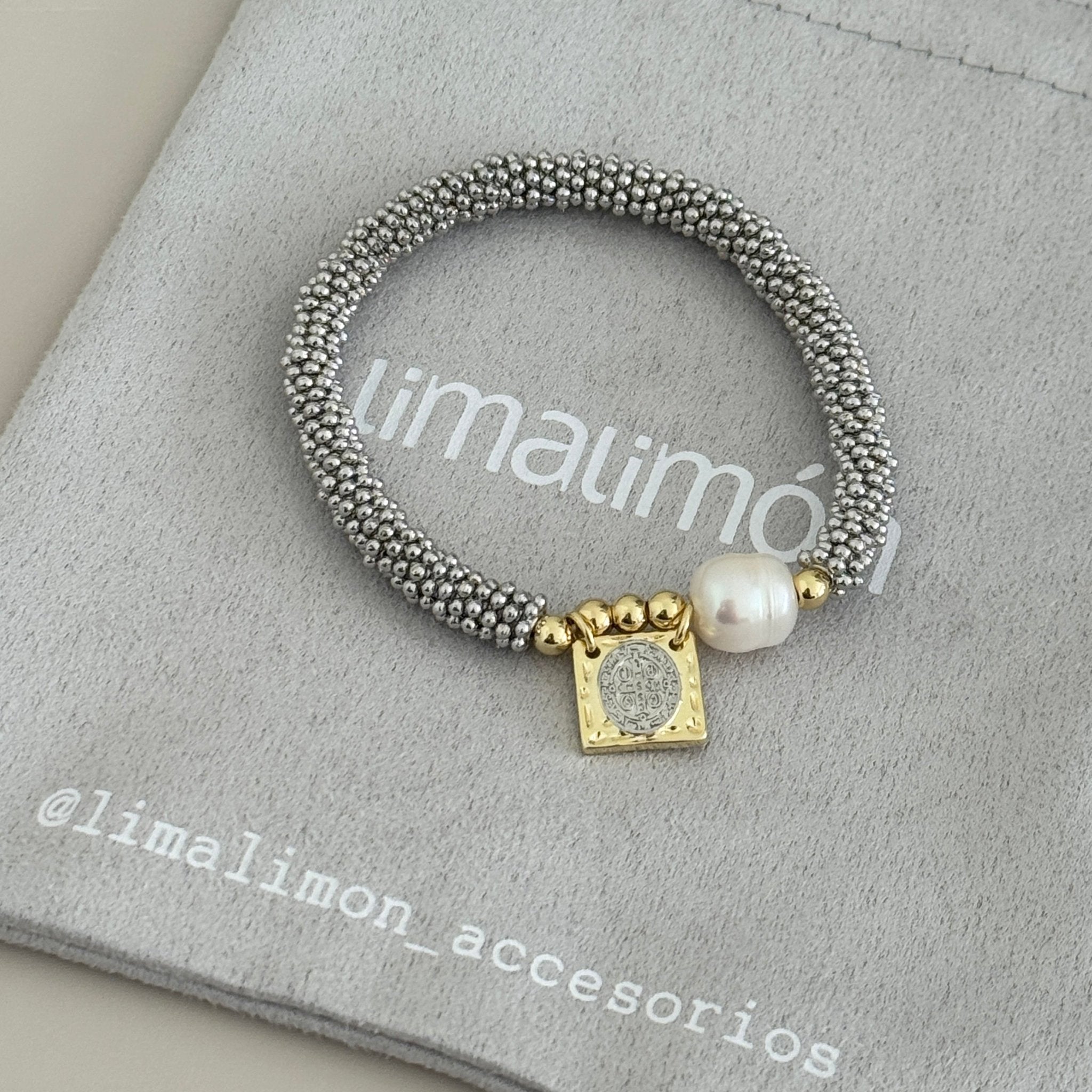 San Benito Beaded Charm Bracelet - Bracelet | LimaLimón Store - 4