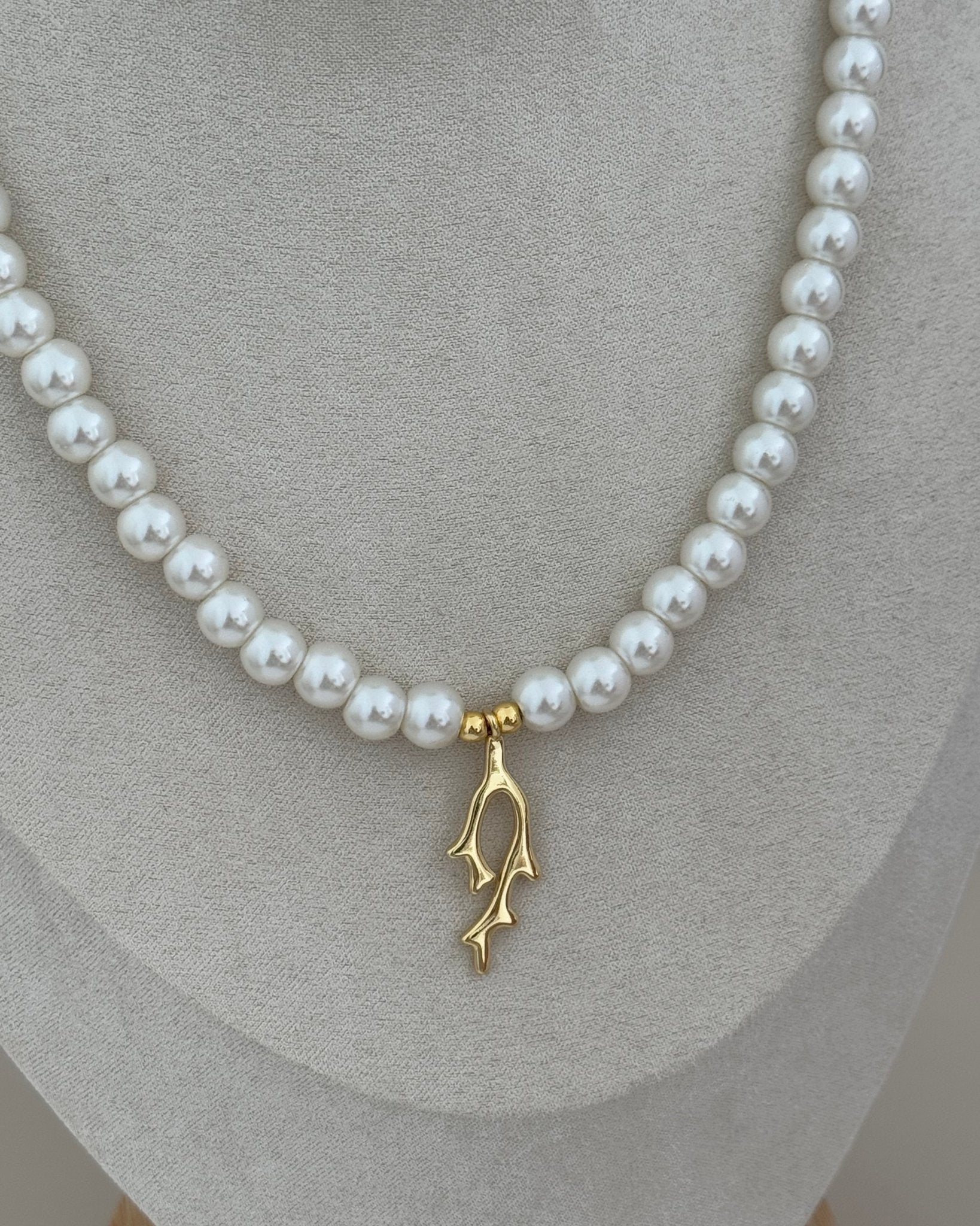 Sea Charm Pearls Necklace - Necklace | LimaLimón Store - 4