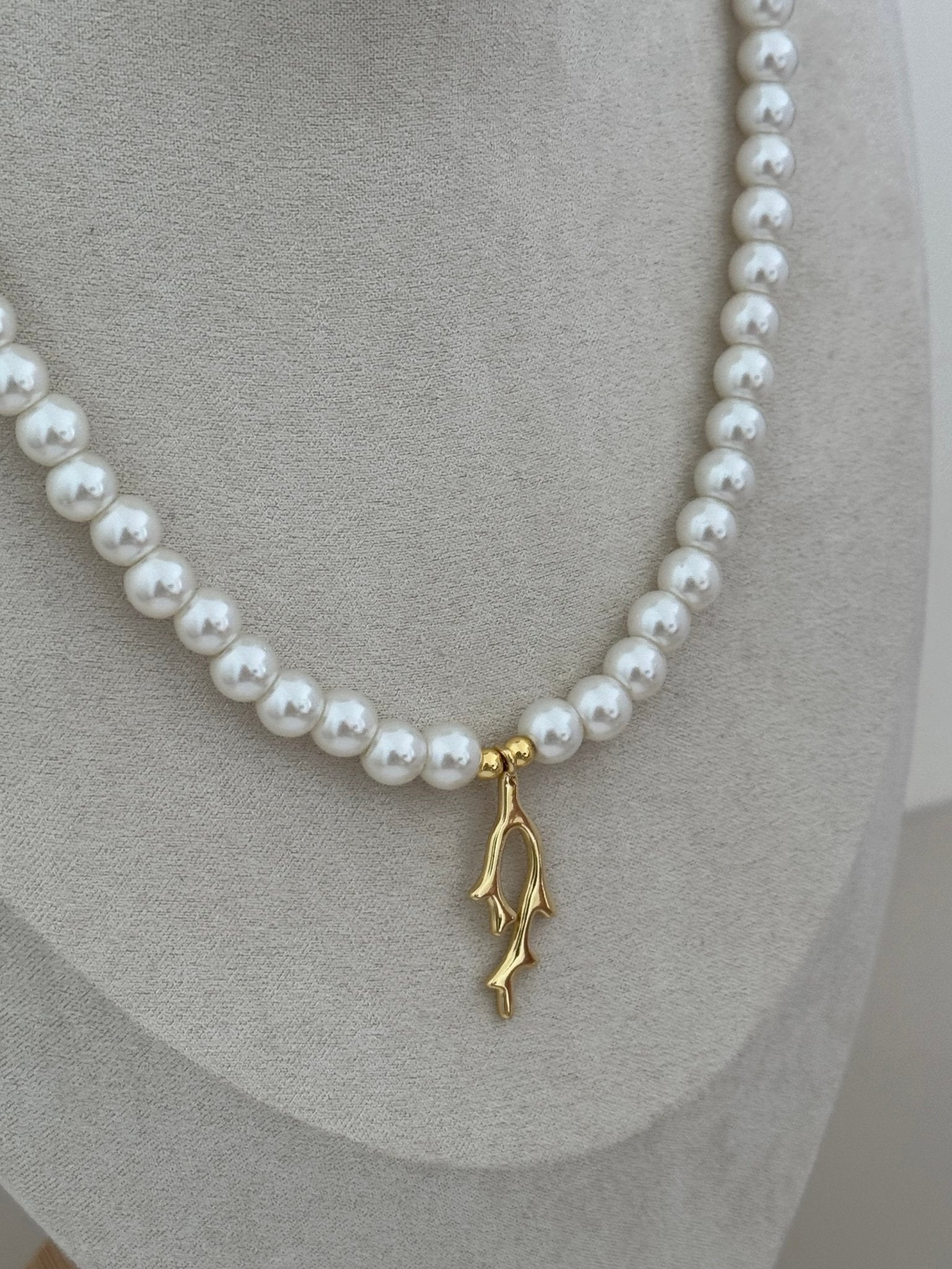 Sea Charm Pearls Necklace - Necklace | LimaLimón Store - 5