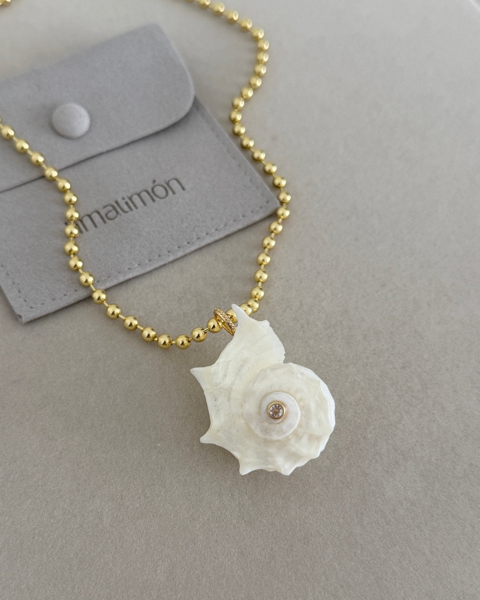 Seashell Pearl Necklace - Necklaces | LimaLimón Store - 3