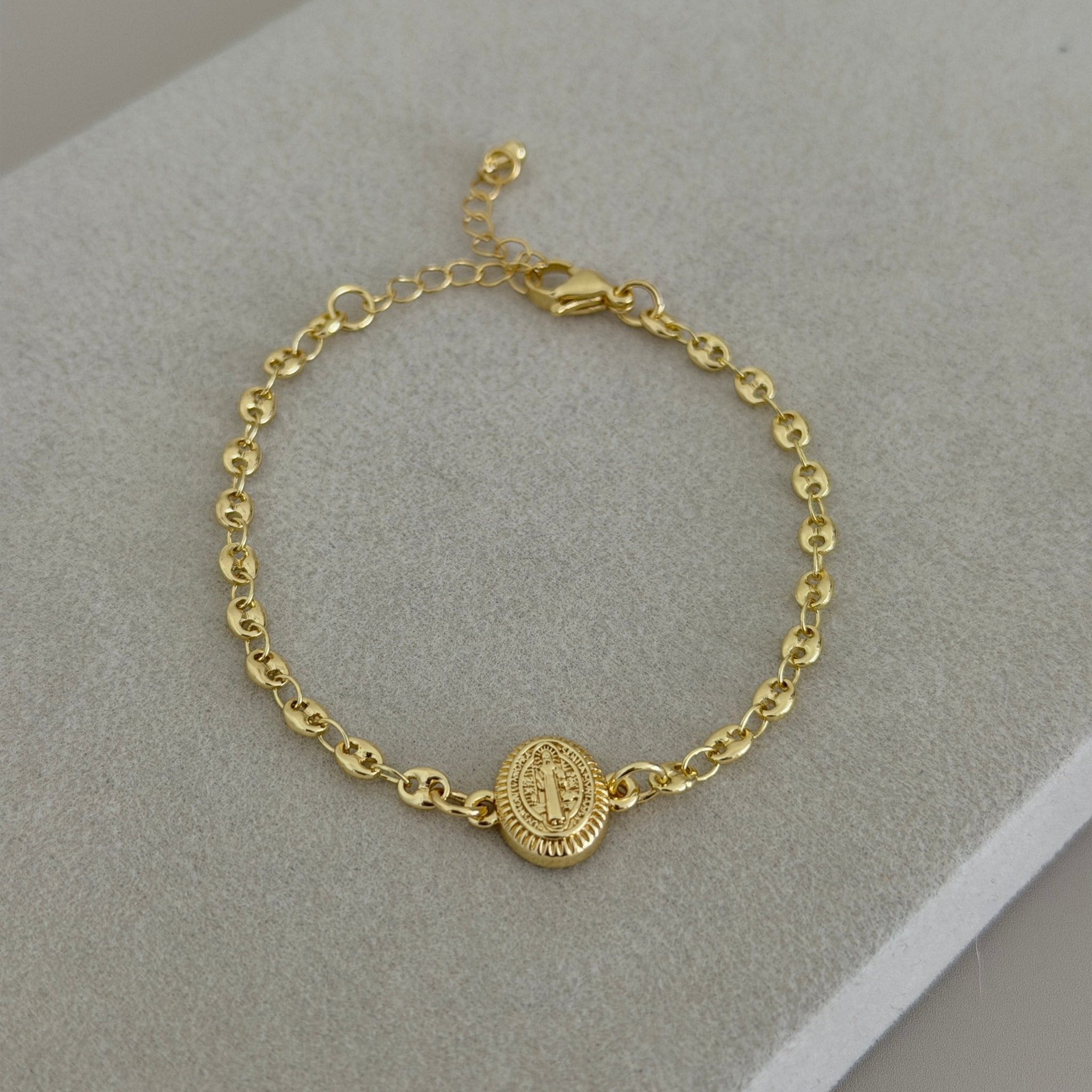 Serena Medallion Gold Bracelet - Bracelets | LimaLimón Store - 1