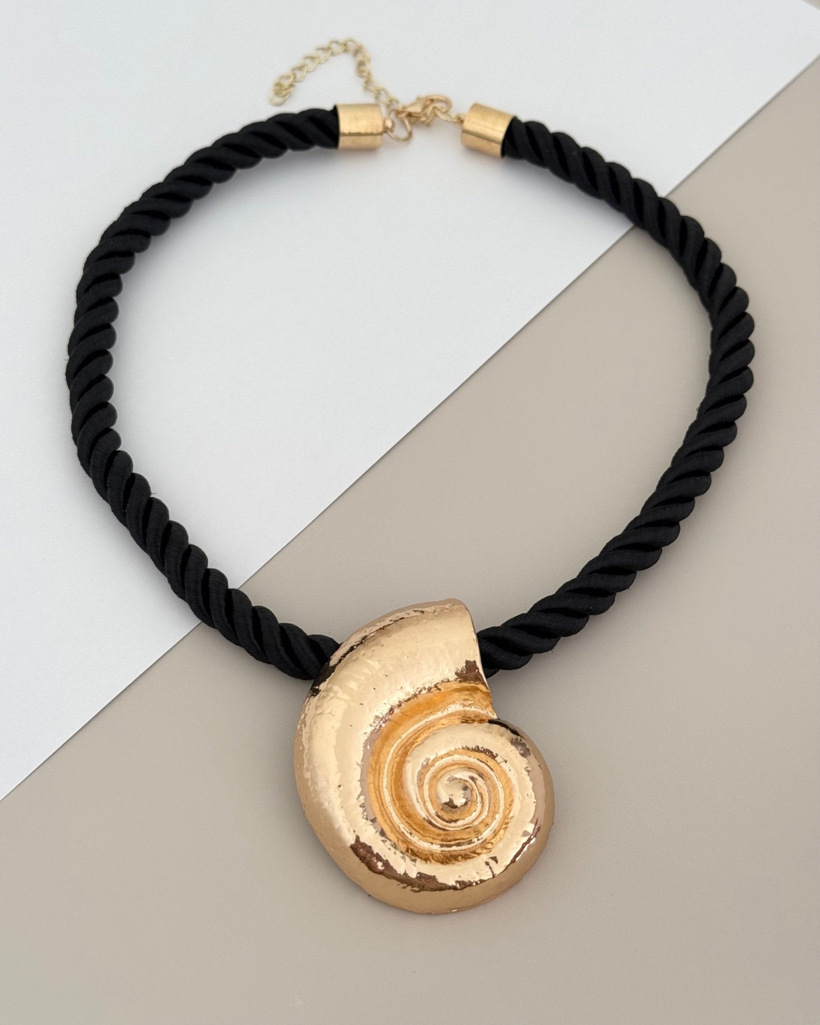 Shell Cord Necklace - Necklace | LimaLimón Store - 4