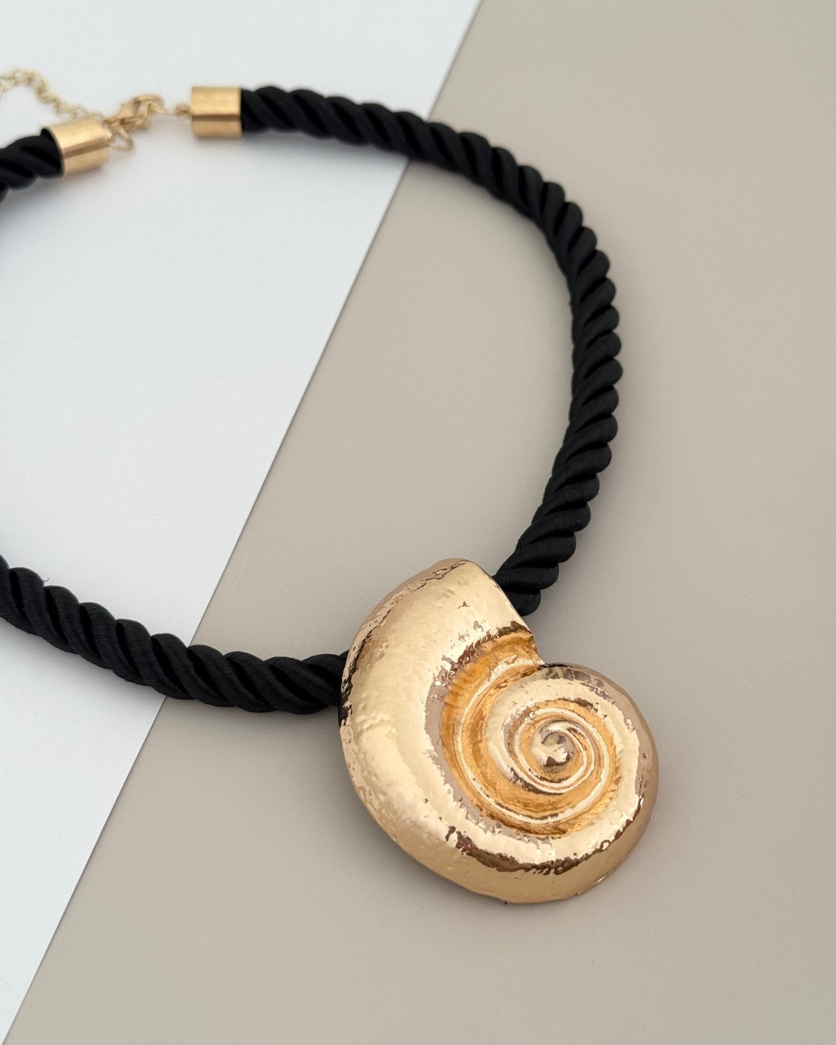 Shell Cord Necklace - Necklace | LimaLimón Store - 1