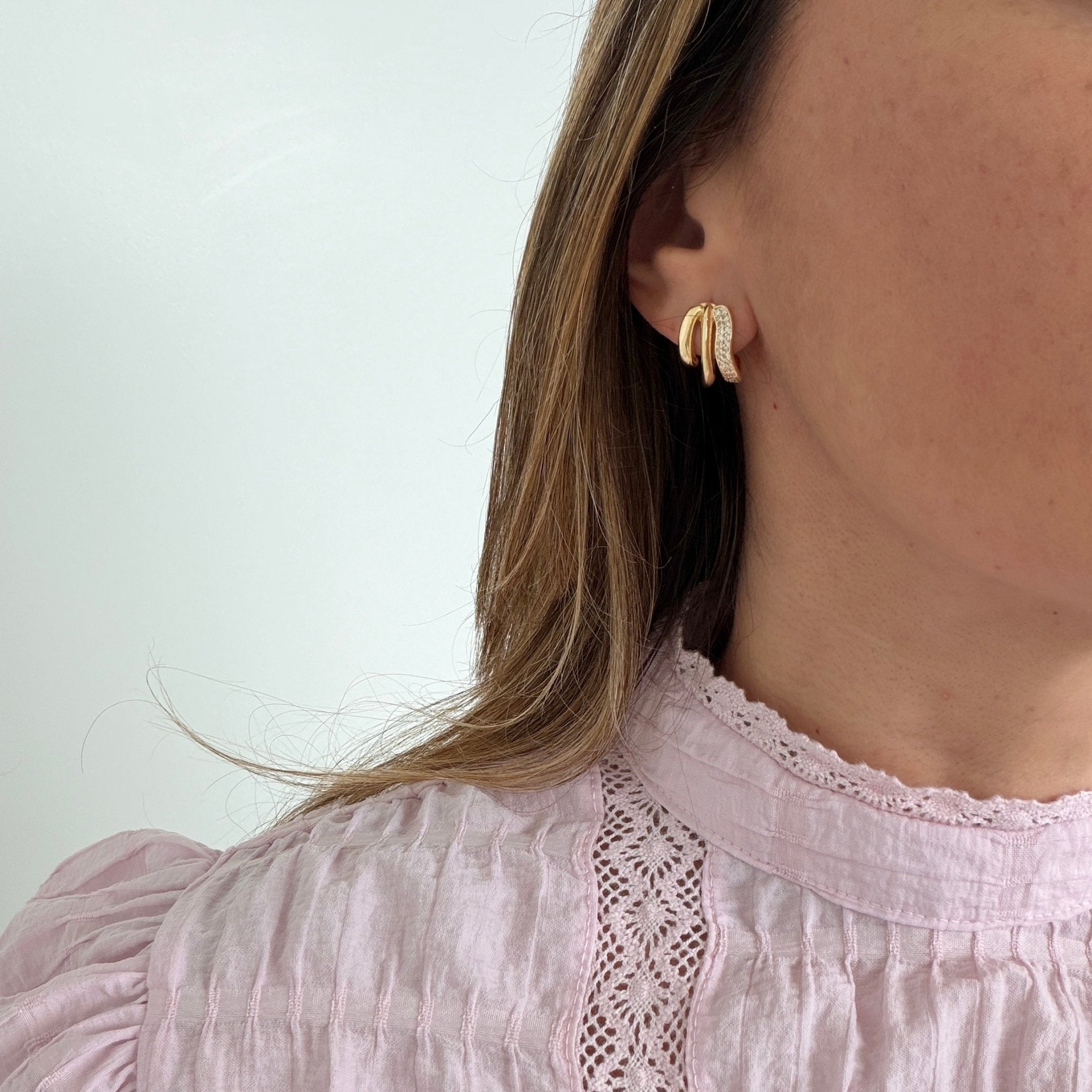 Sienna Twist Pavé Stud Earrings - Earring | LimaLimón Store - 4