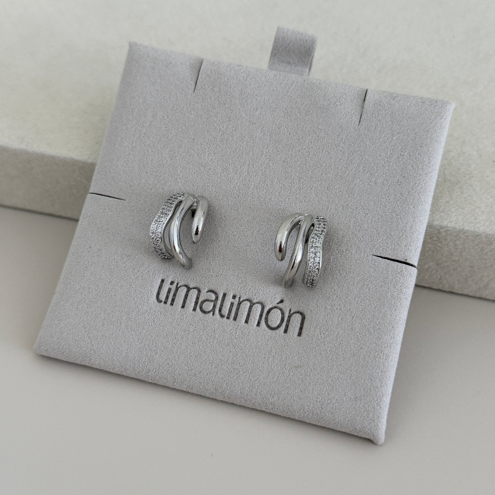 Sienna Twist Pavé Stud Earrings - Earring | LimaLimón Store - 3