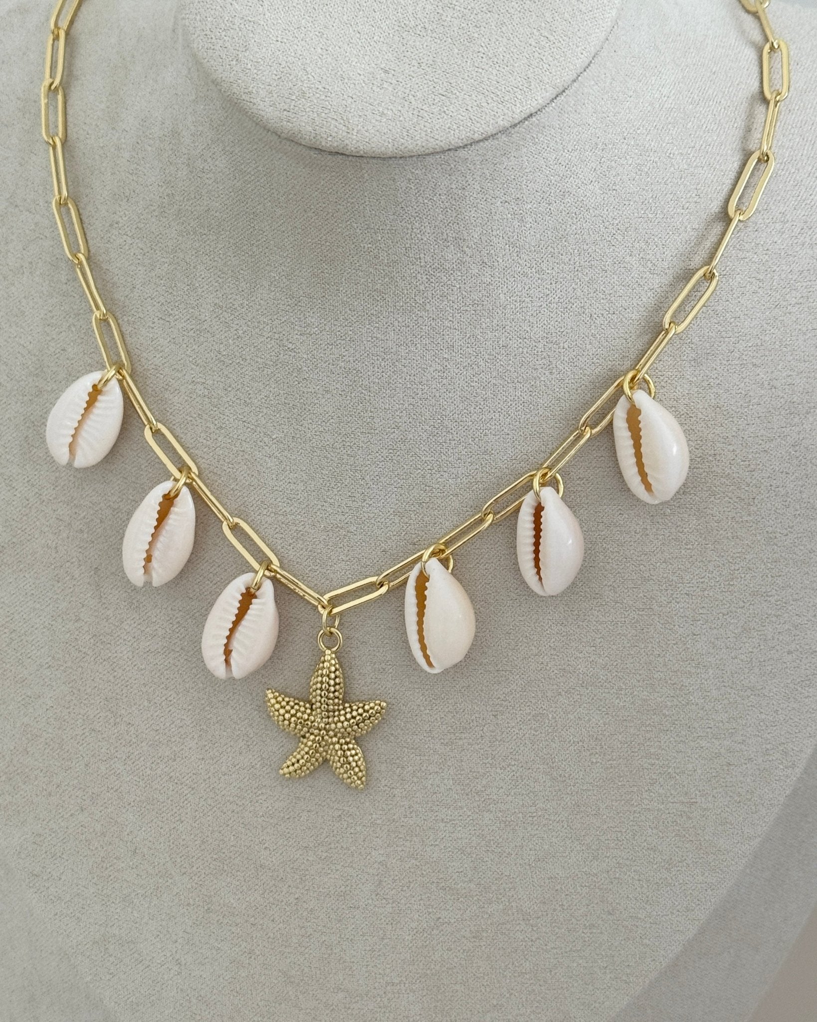 Starfish & Cowrie Shell Charm Necklace - Necklace | LimaLimón Store - 3