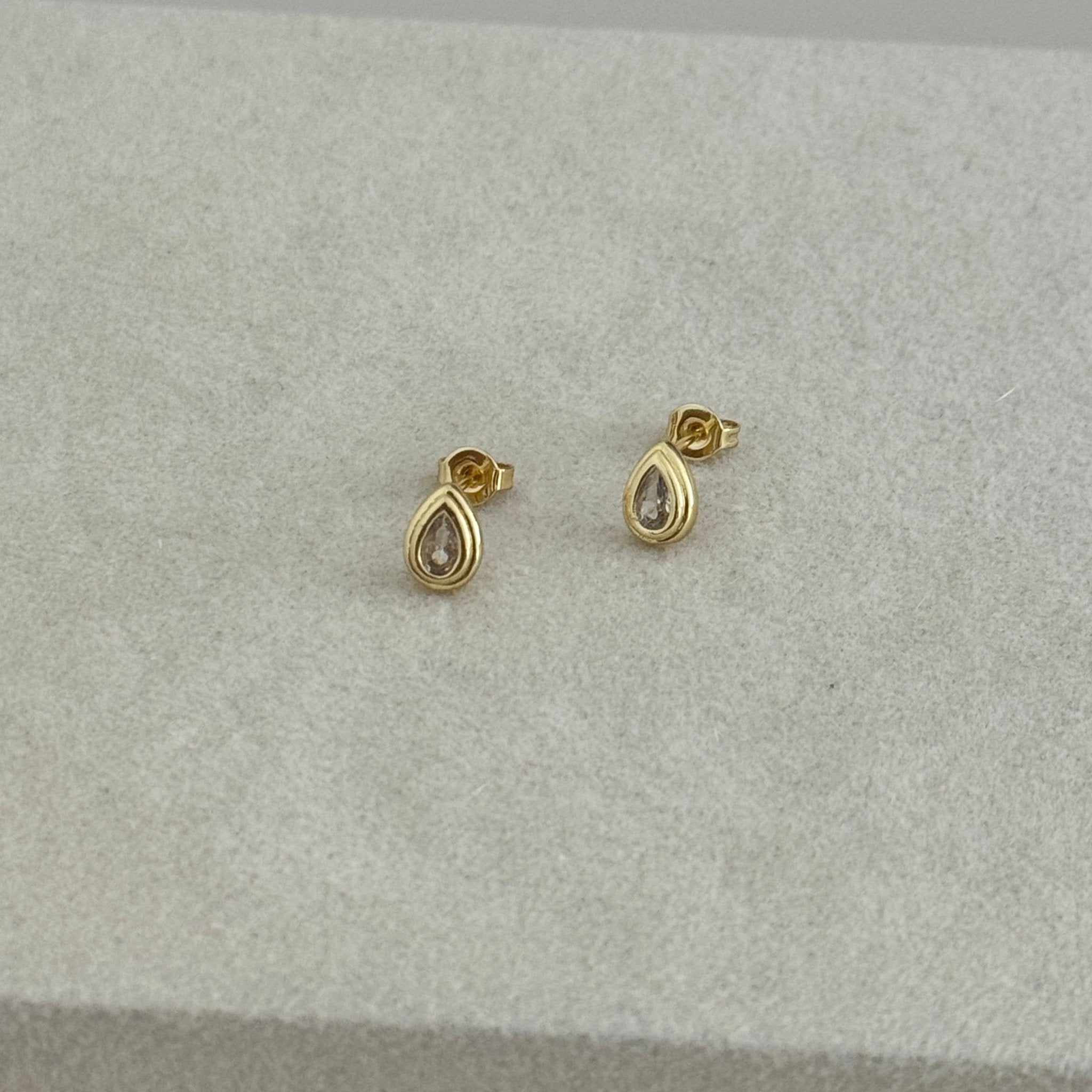 Teardrop Crystal Stud Earrings - Earring | LimaLimón Store - 1