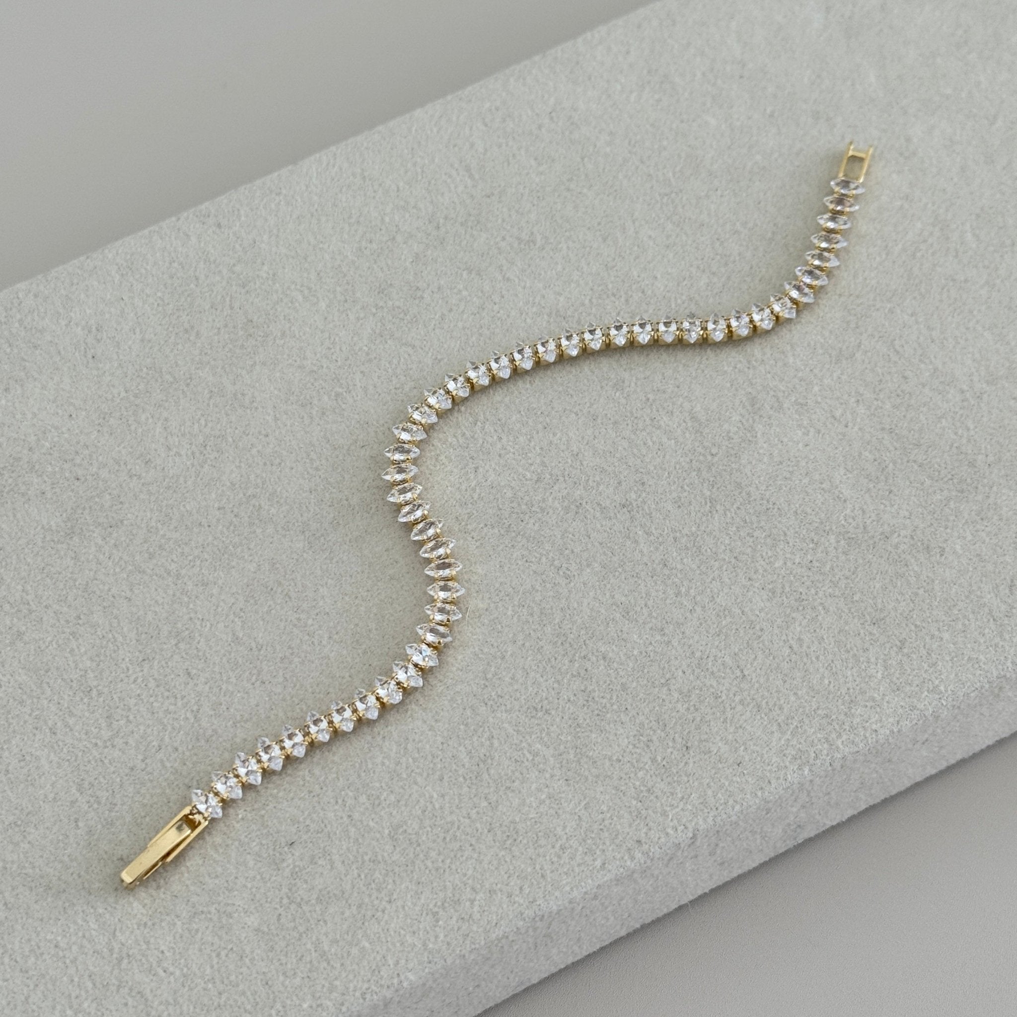 Teardrop Tennis Bracelet - Bracelet | LimaLimón Store - 2