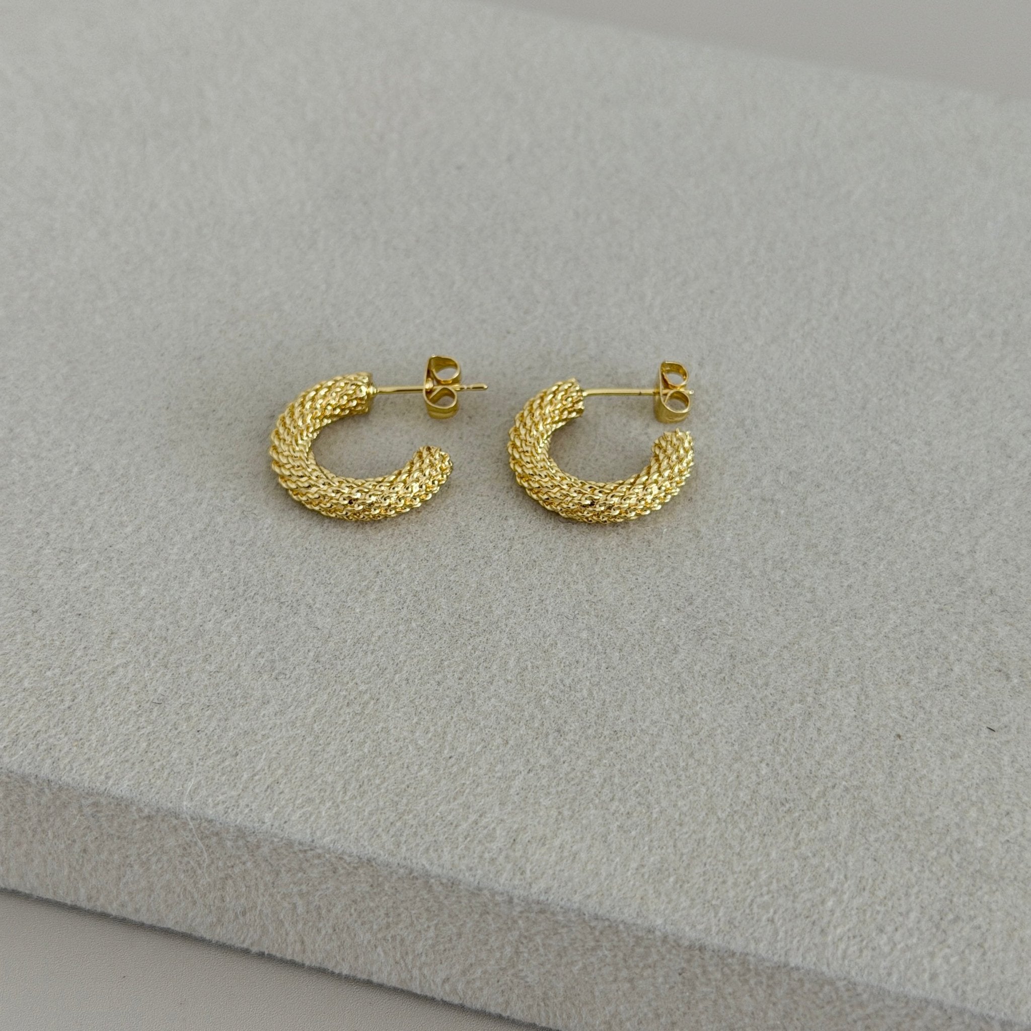 Textured Gold Hoop Earrings - Earring | LimaLimón Store - 1