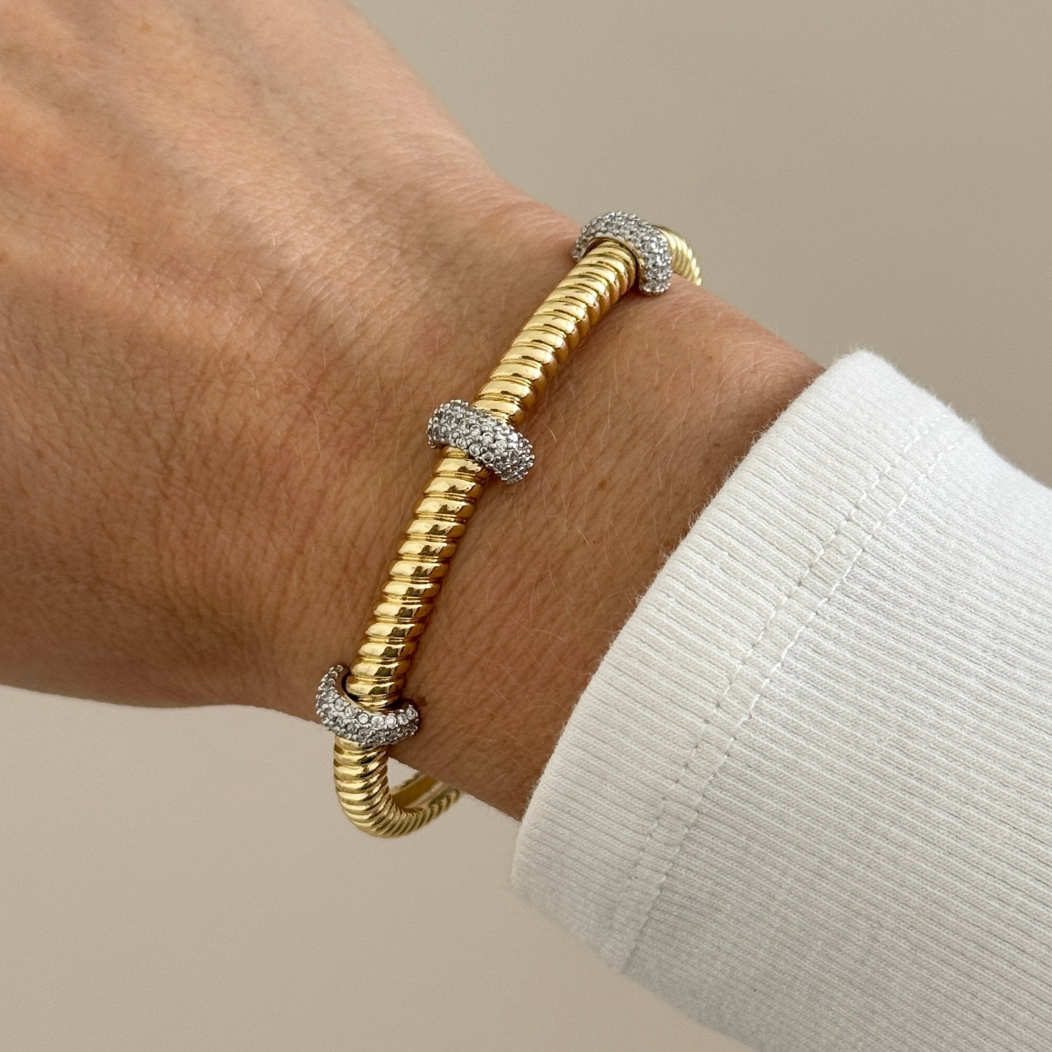 Textured Pavé Accent Bangle - Bracelets | LimaLimón Store - 3
