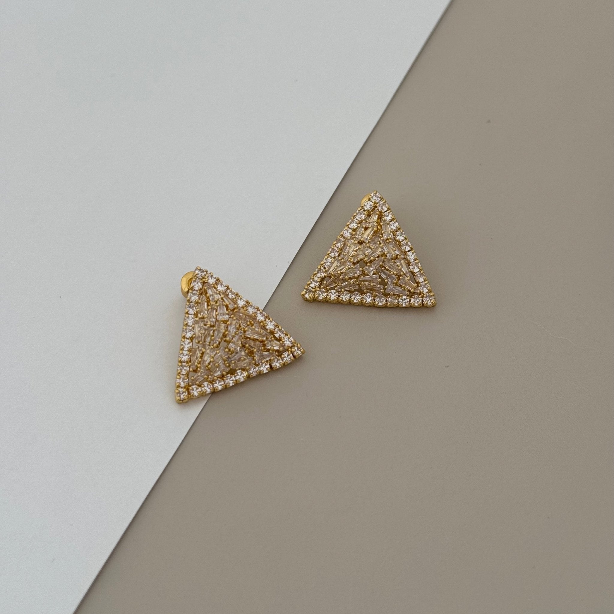 Triangle Stud - Earring | LimaLimón Store - 2
