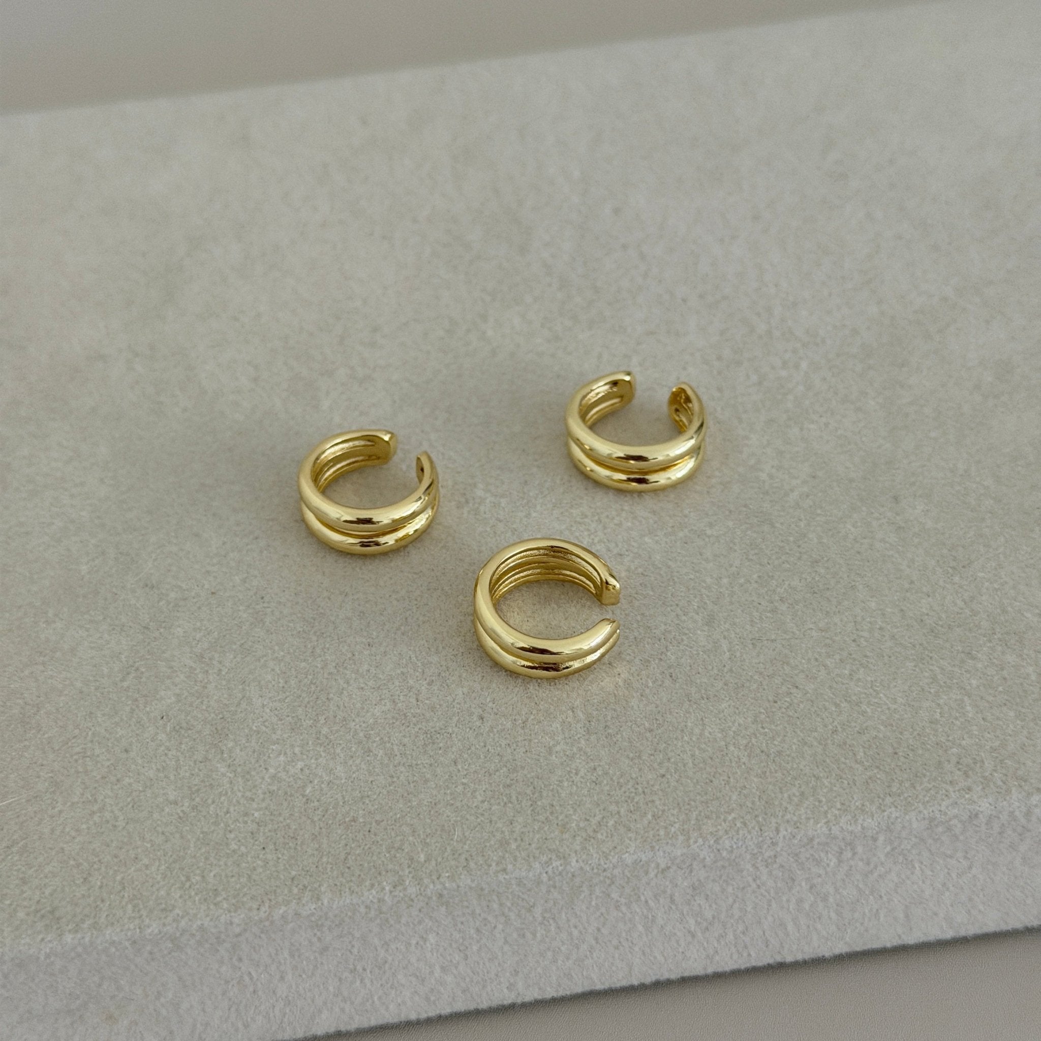 Triple Band Gold Ear Cuff - Earring | LimaLimón Store - 2